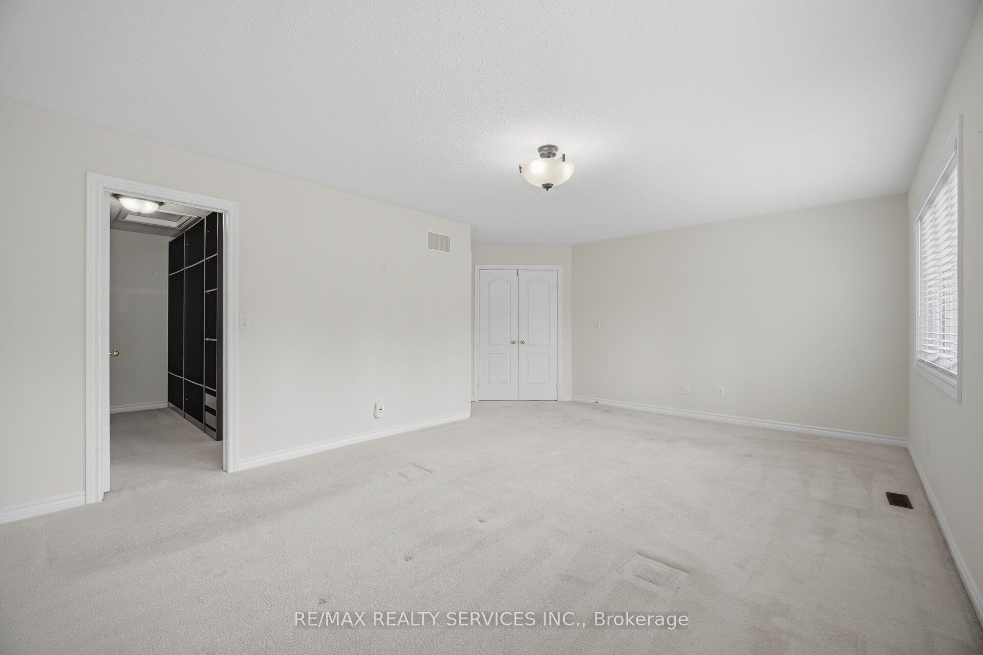 15 Upper Canada Drive Property Photo 30