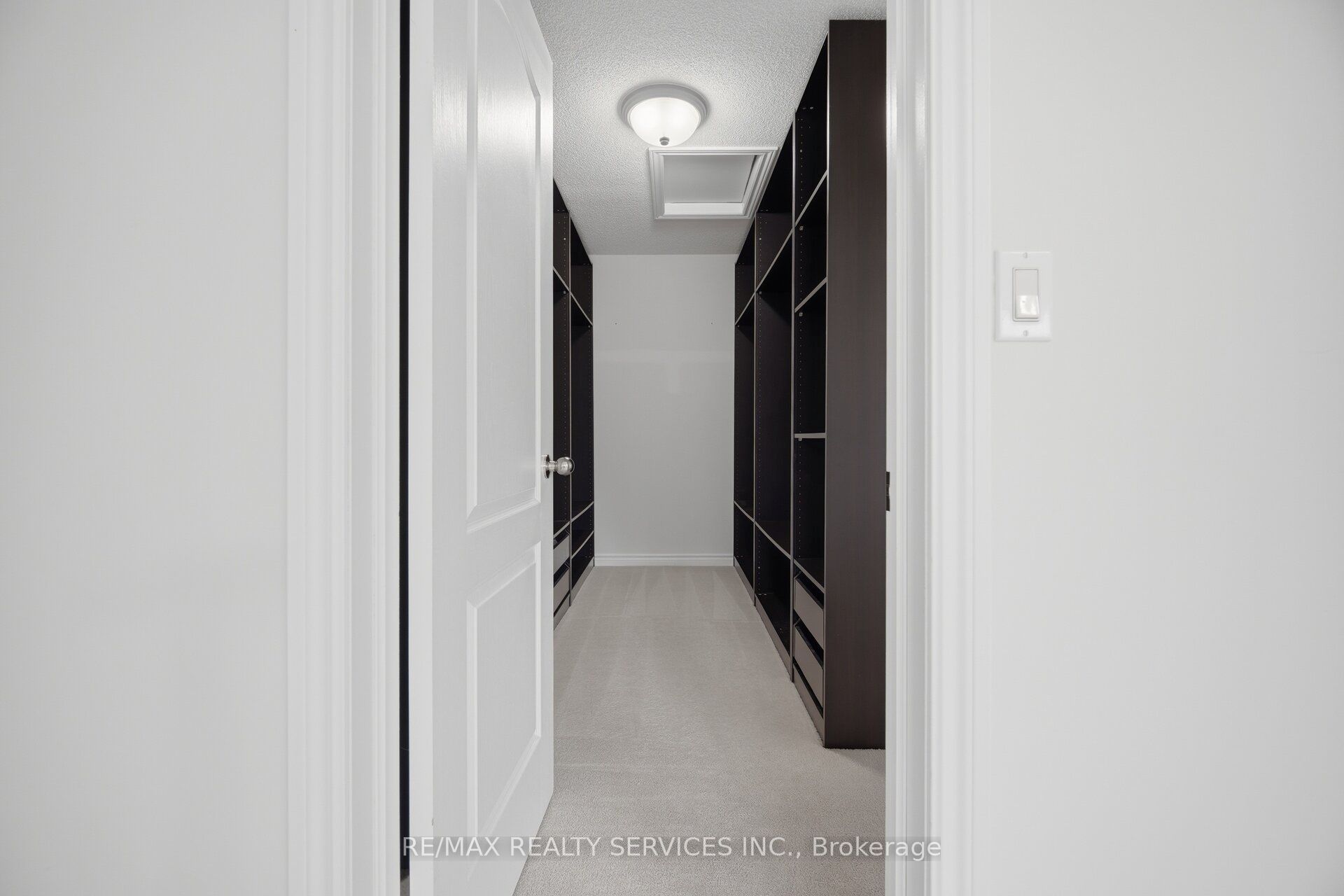 15 Upper Canada Drive Property Photo 33