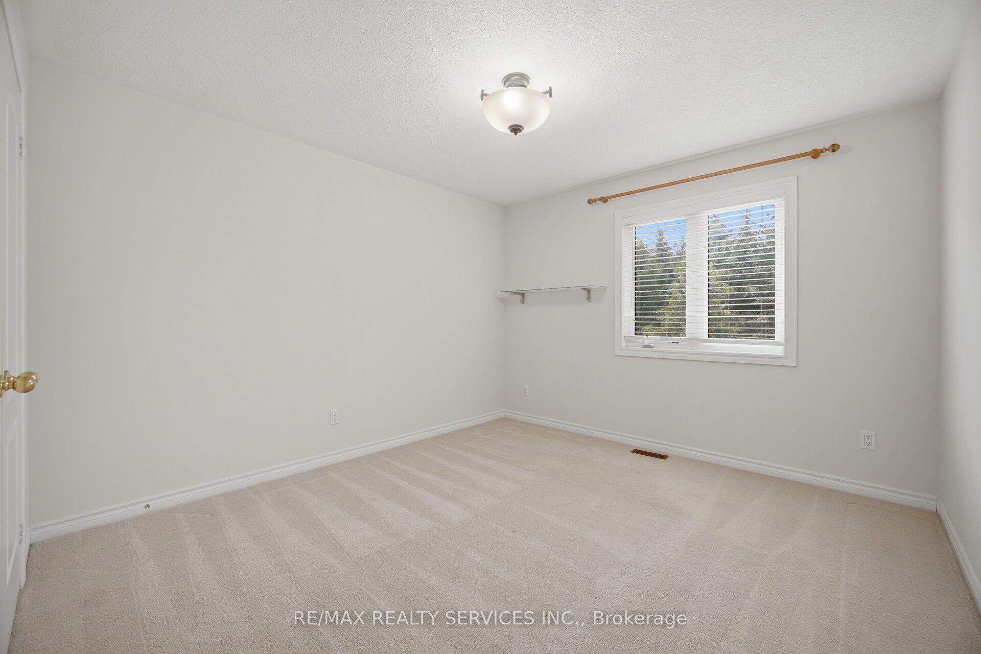 15 Upper Canada Drive Property Photo 34
