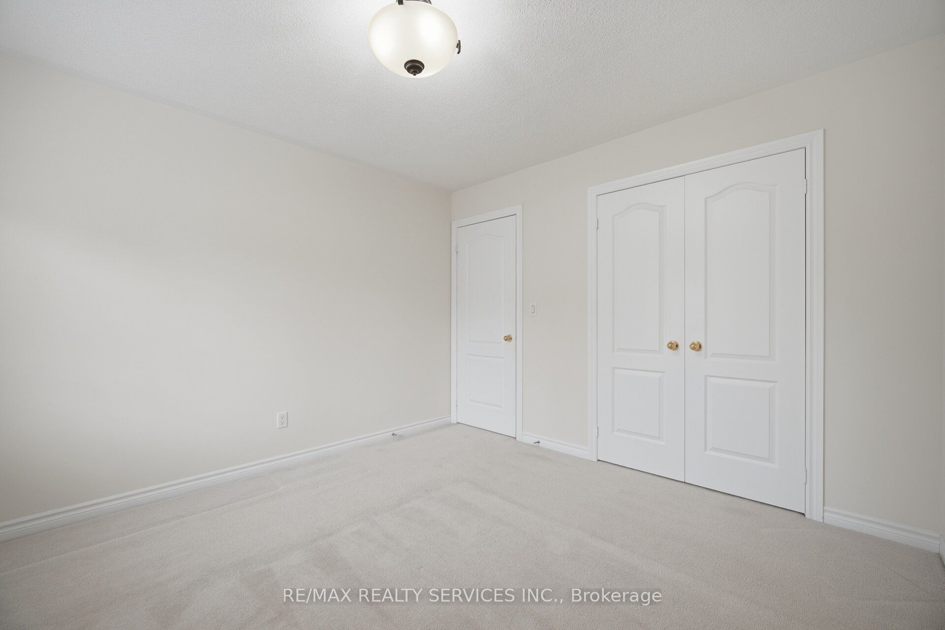 15 Upper Canada Drive Property Photo 35