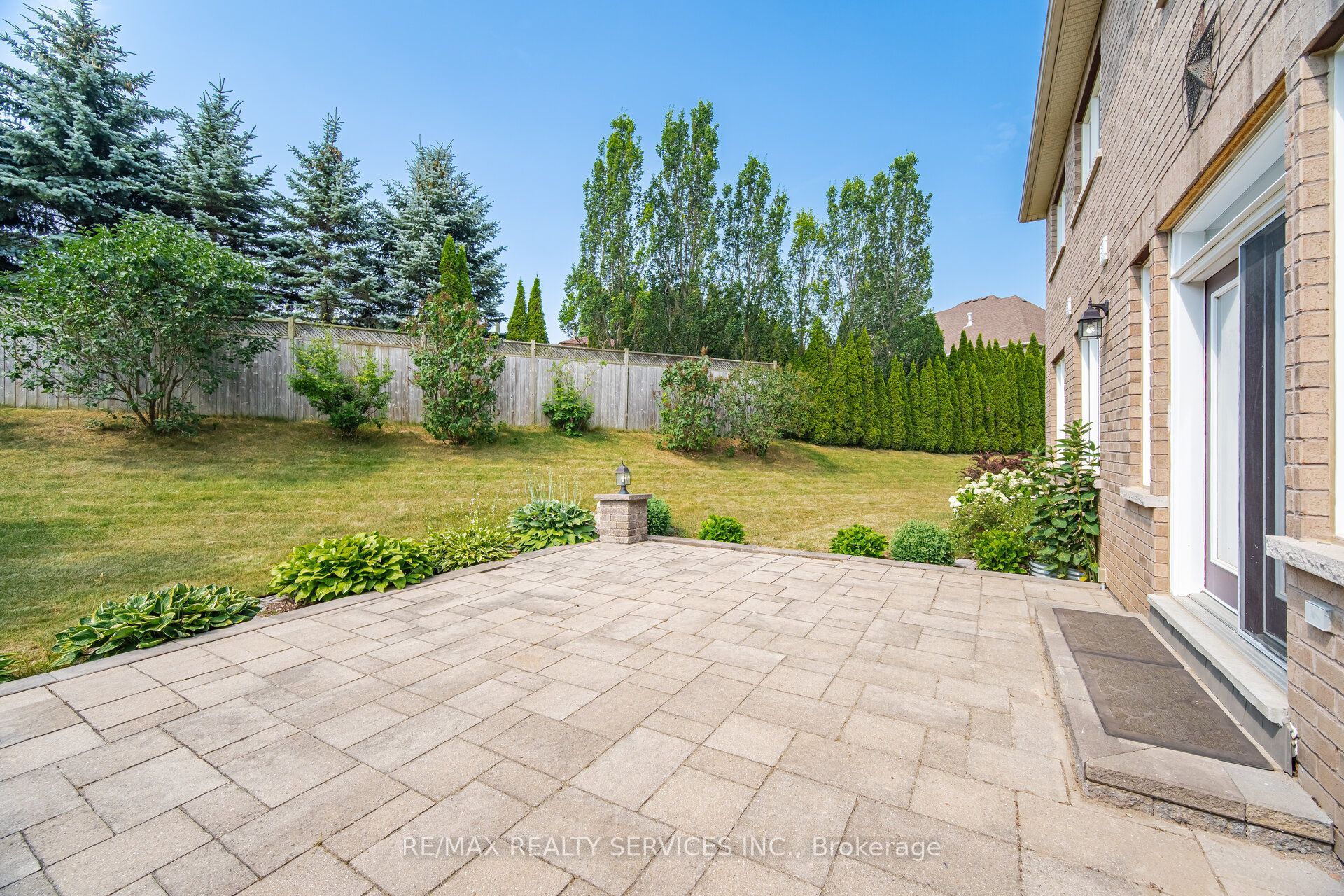 15 Upper Canada Drive Property Photo 37