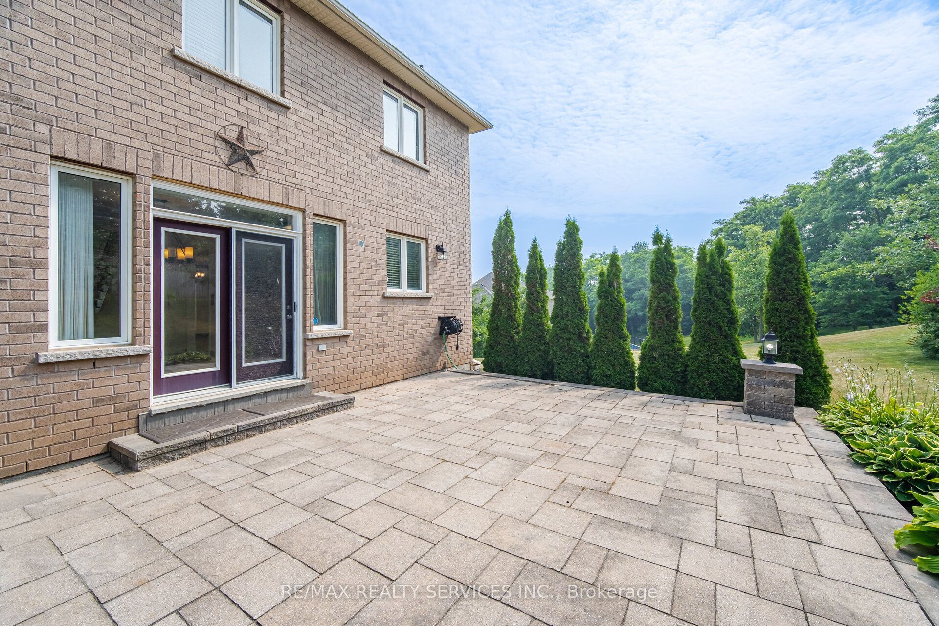15 Upper Canada Drive Property Photo 38