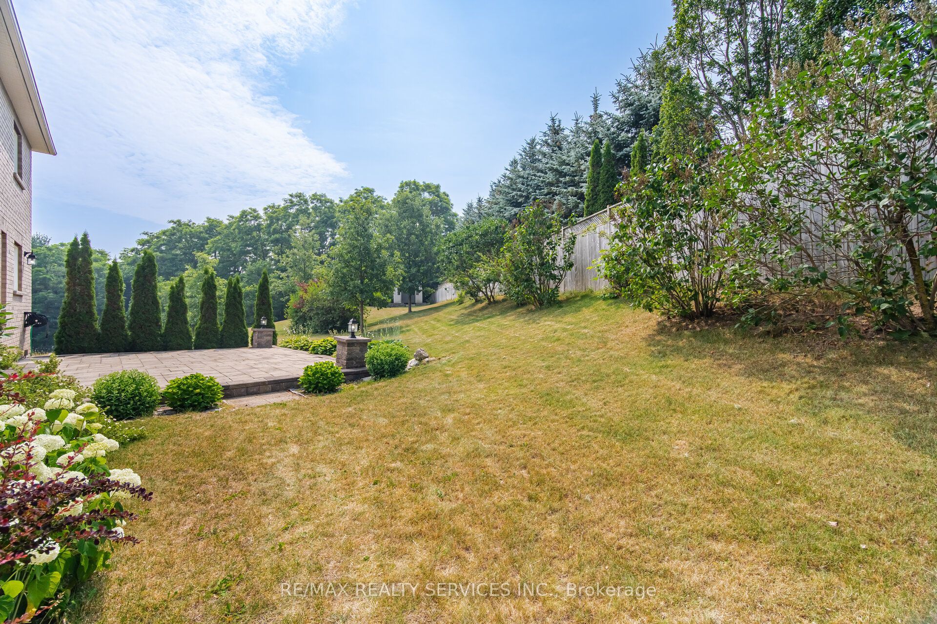 15 Upper Canada Drive Property Photo 39