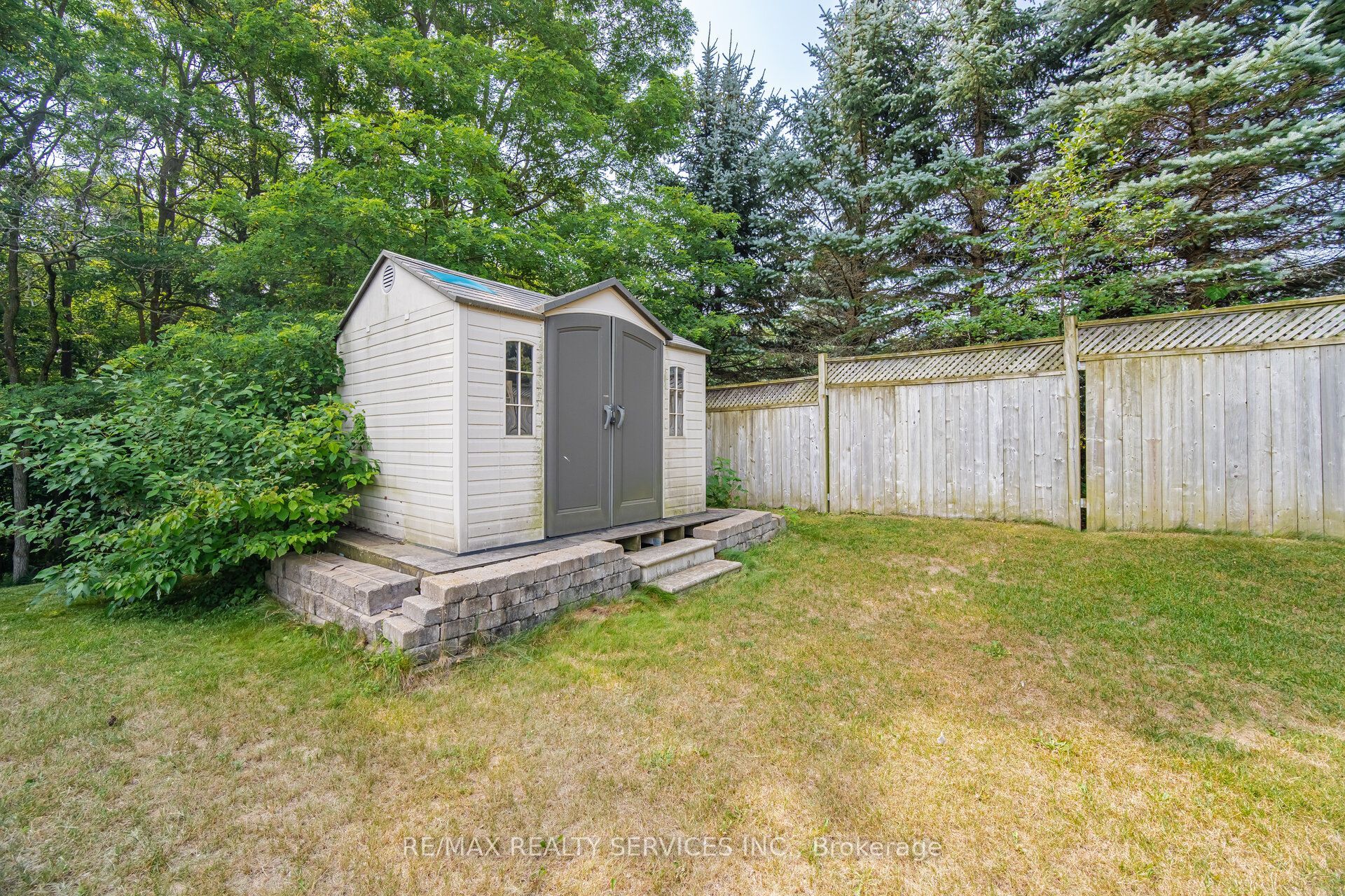 15 Upper Canada Drive Property Photo 41
