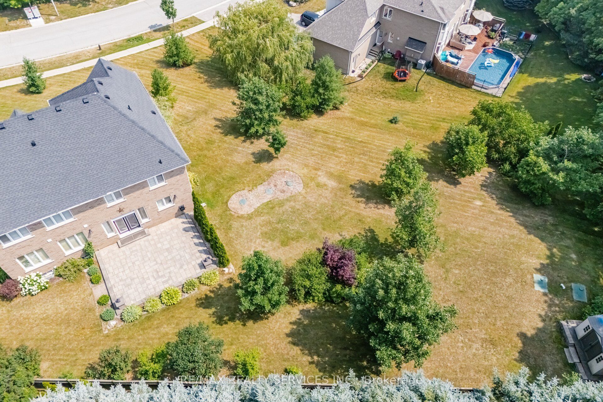 15 Upper Canada Drive Property Photo 44