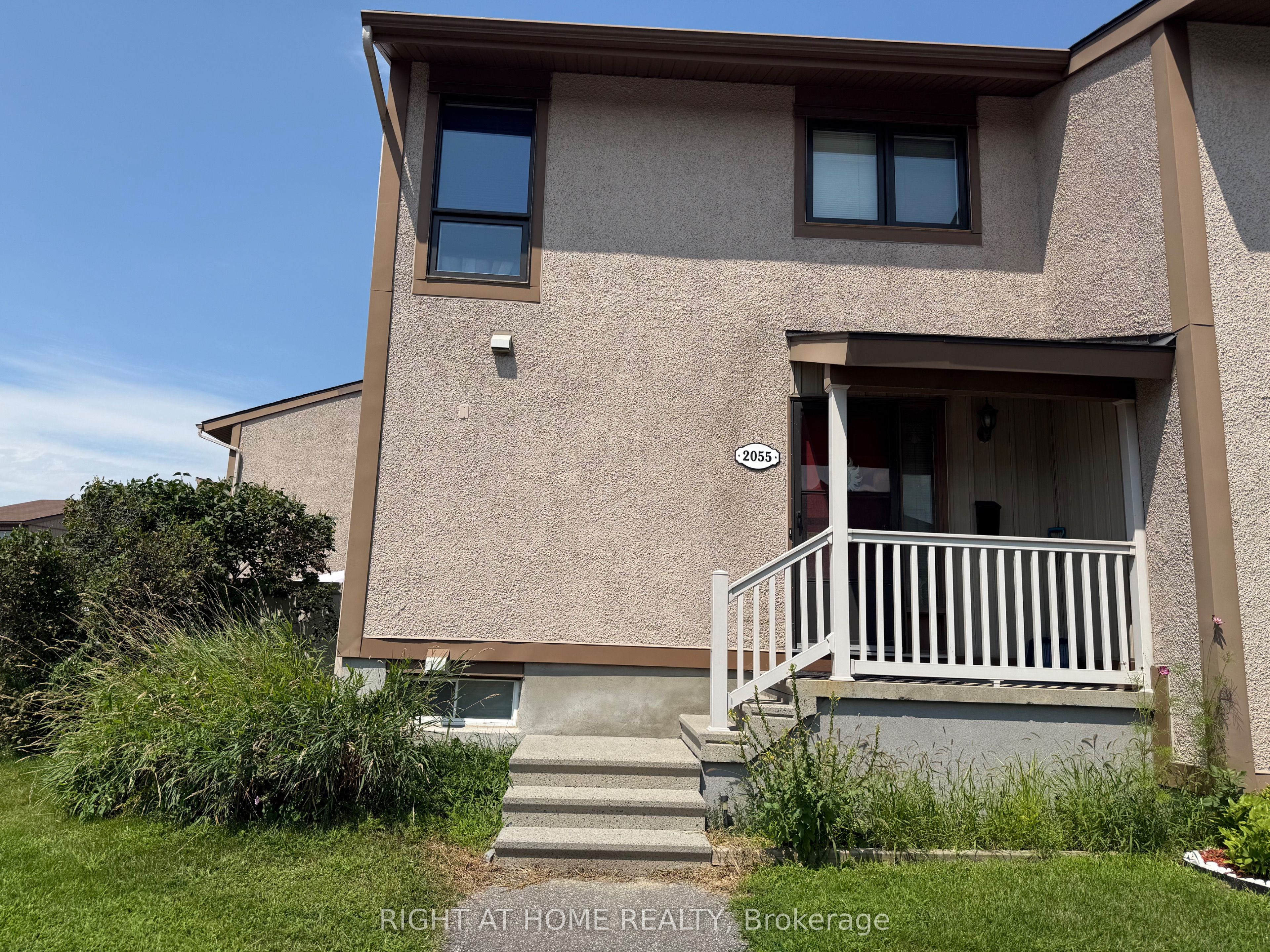 2055 Stonehenge Crescent Property Photo 1