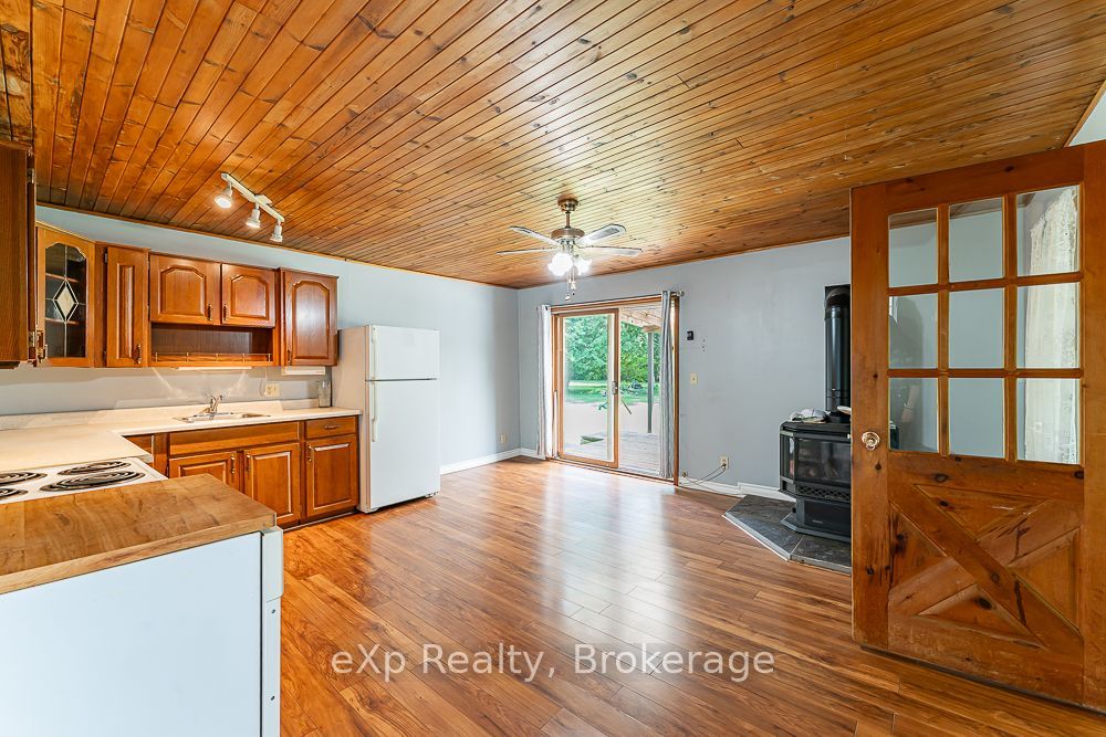520 Huron Road Property Photo 4
