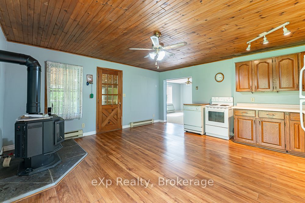520 Huron Road Property Photo 6