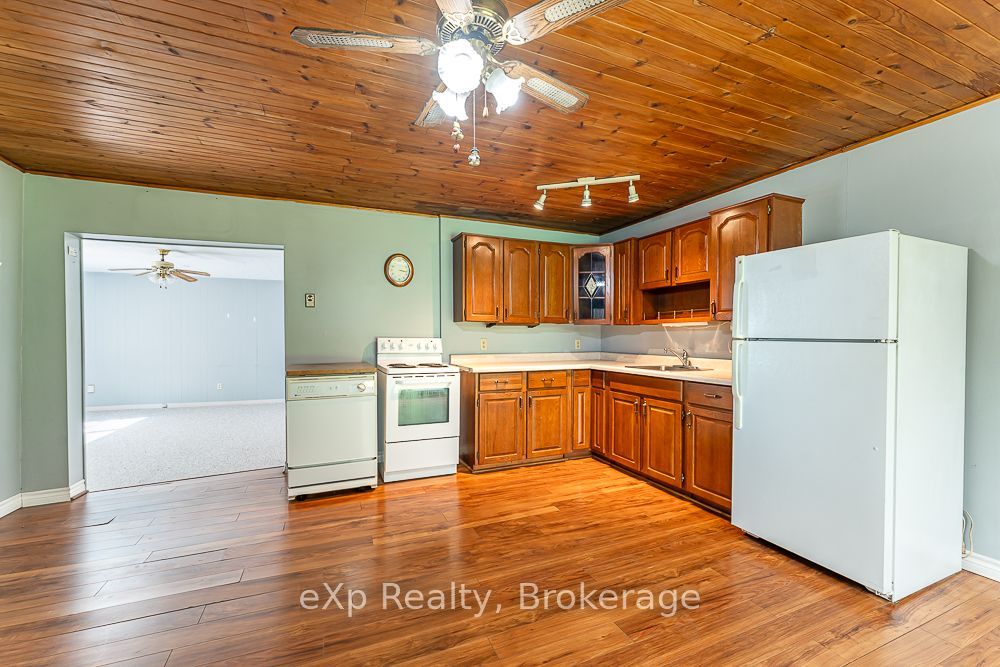 520 Huron Road Property Photo 7