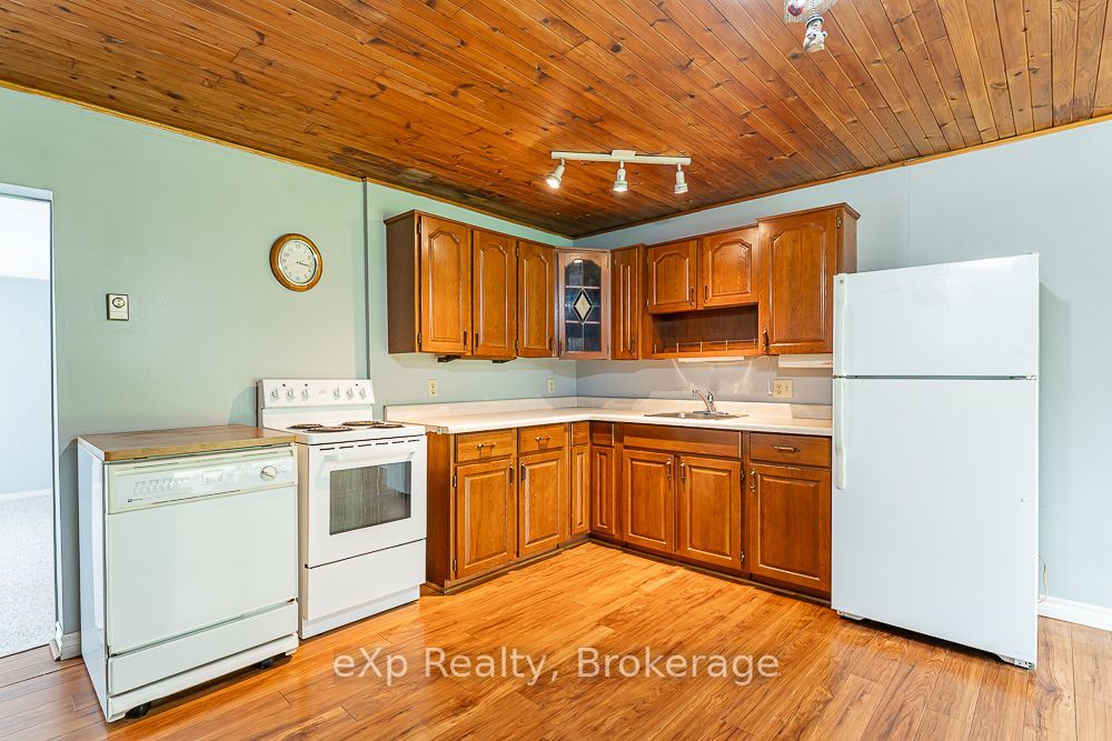 520 Huron Road Property Photo 8