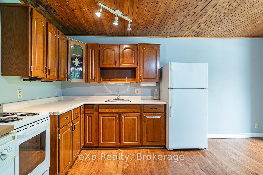 520 Huron Road Property Photo 9