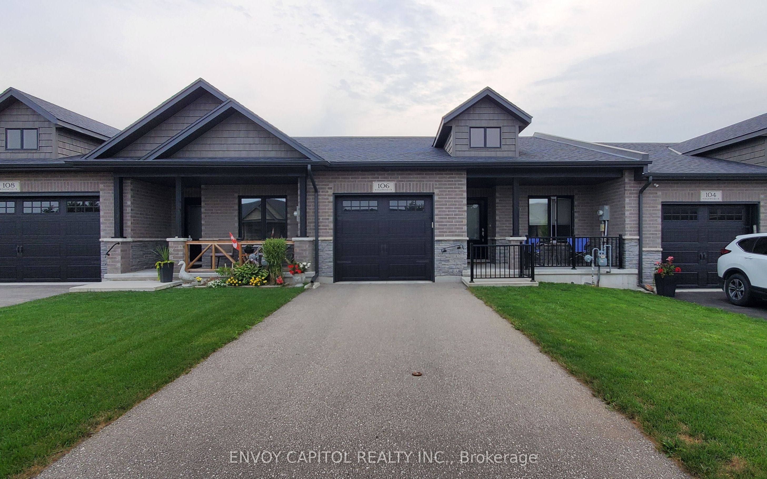 106 Ridgewood Crescent Property Photo 1