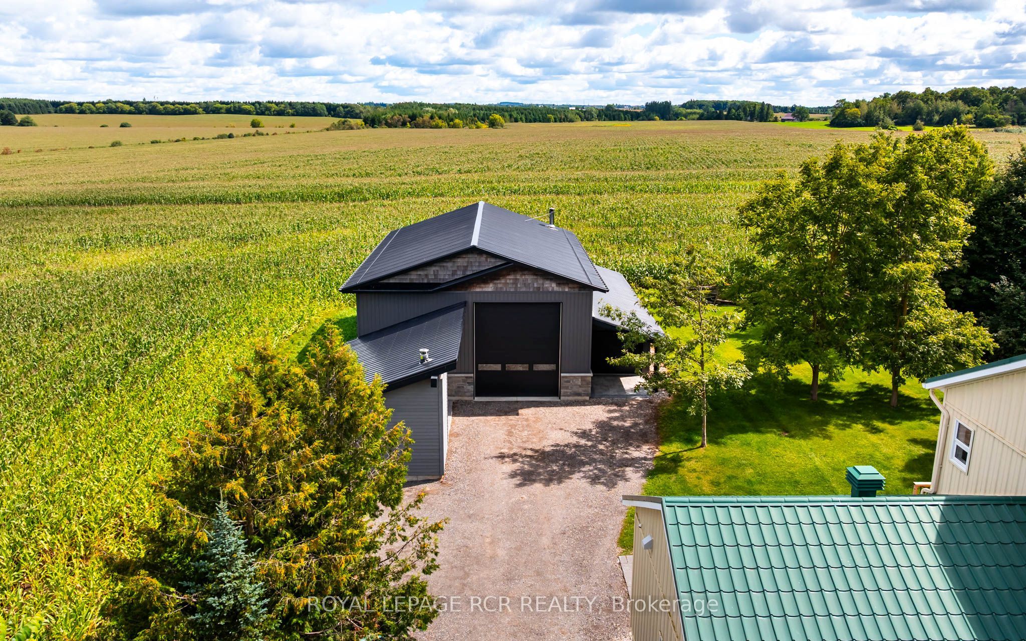 253247 9th Line Property Photo 3