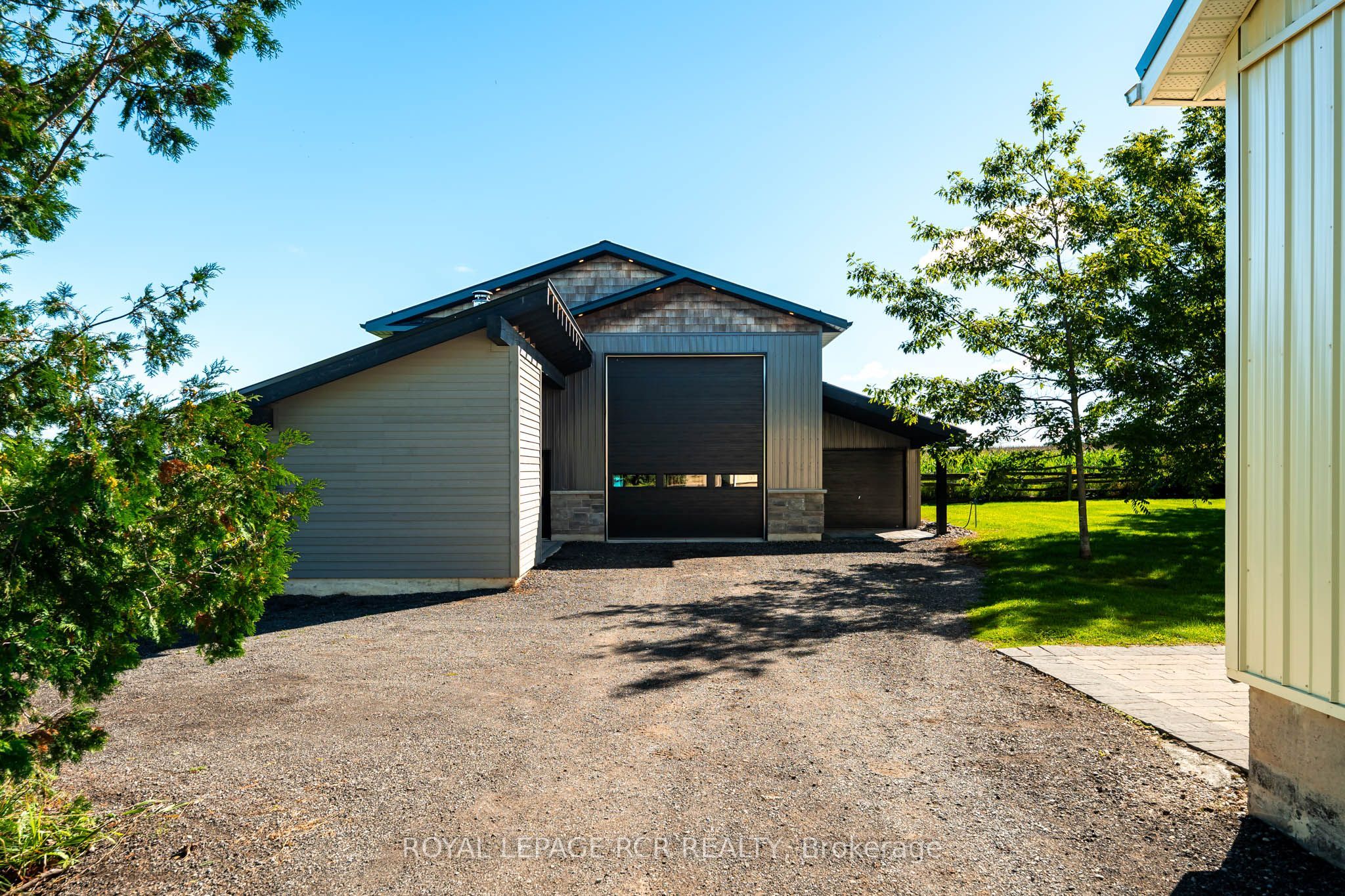 253247 9th Line Property Photo 8