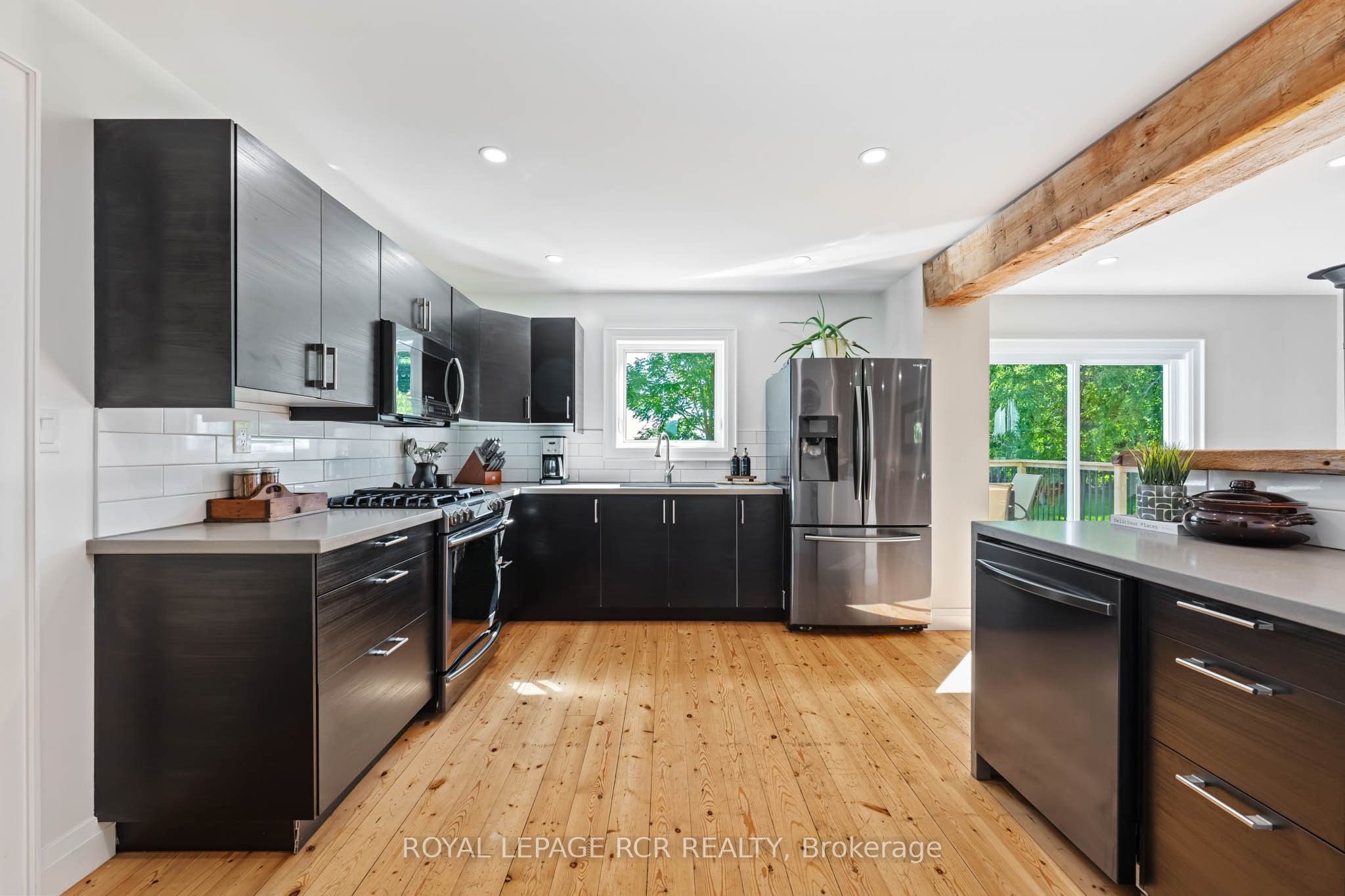 253247 9th Line Property Photo 17