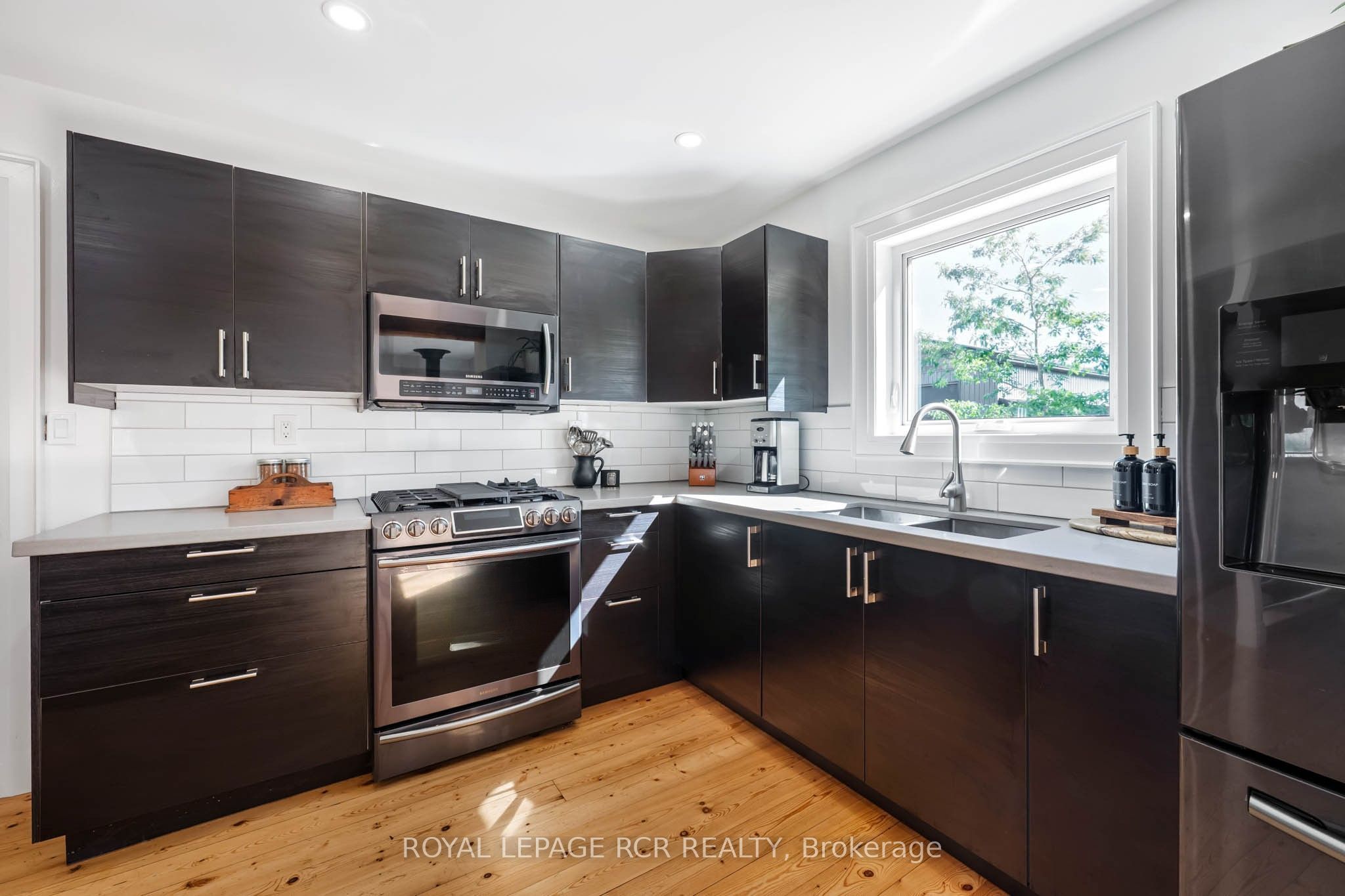 253247 9th Line Property Photo 19