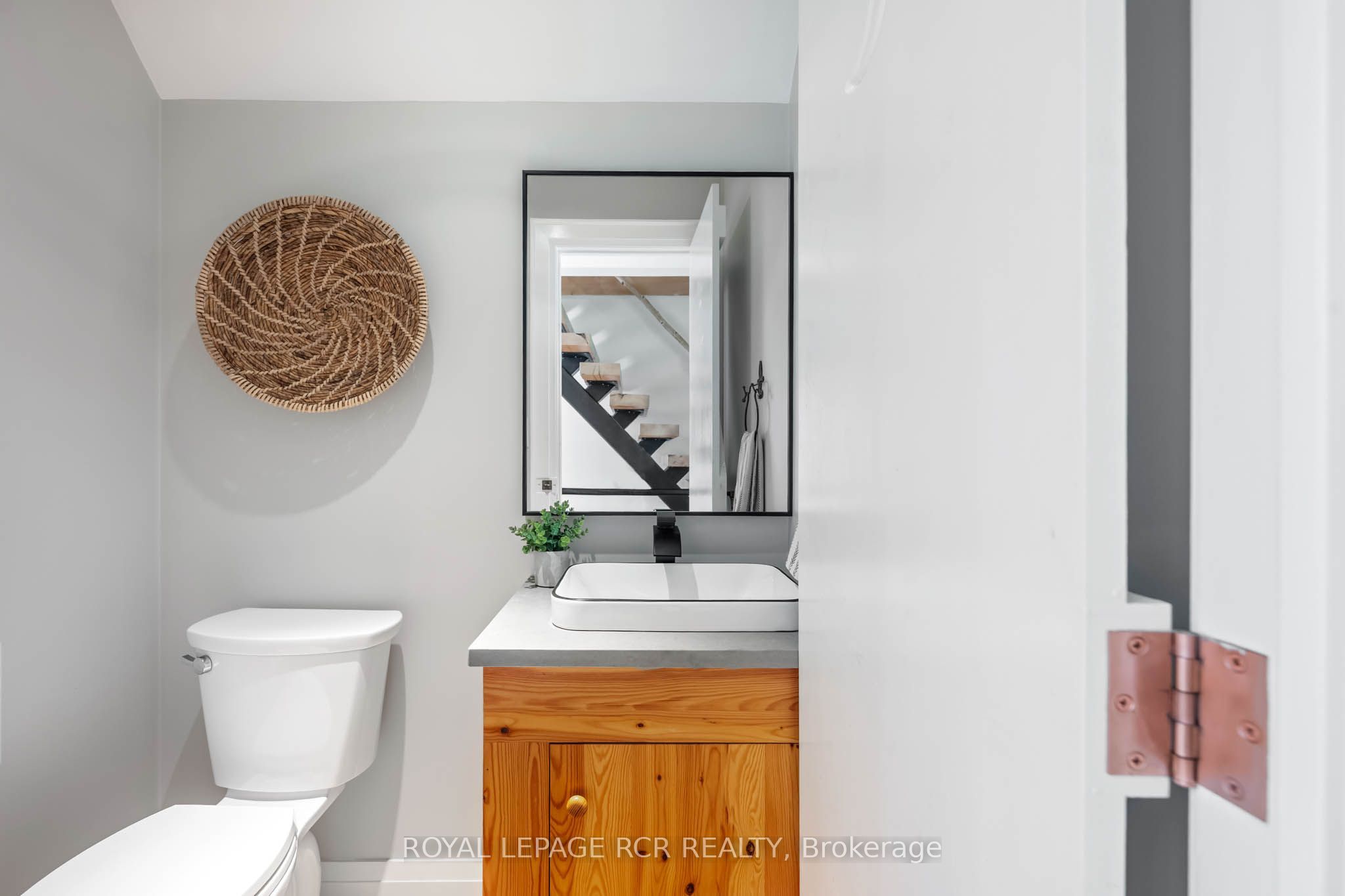 253247 9th Line Property Photo 27