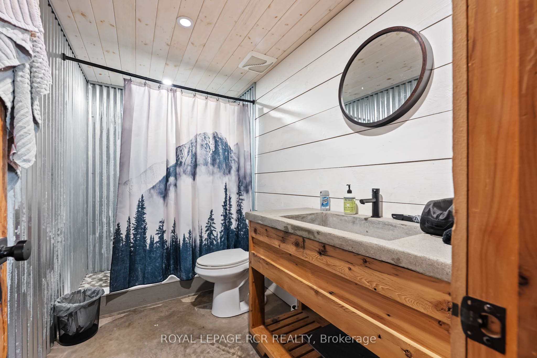 253247 9th Line Property Photo 47