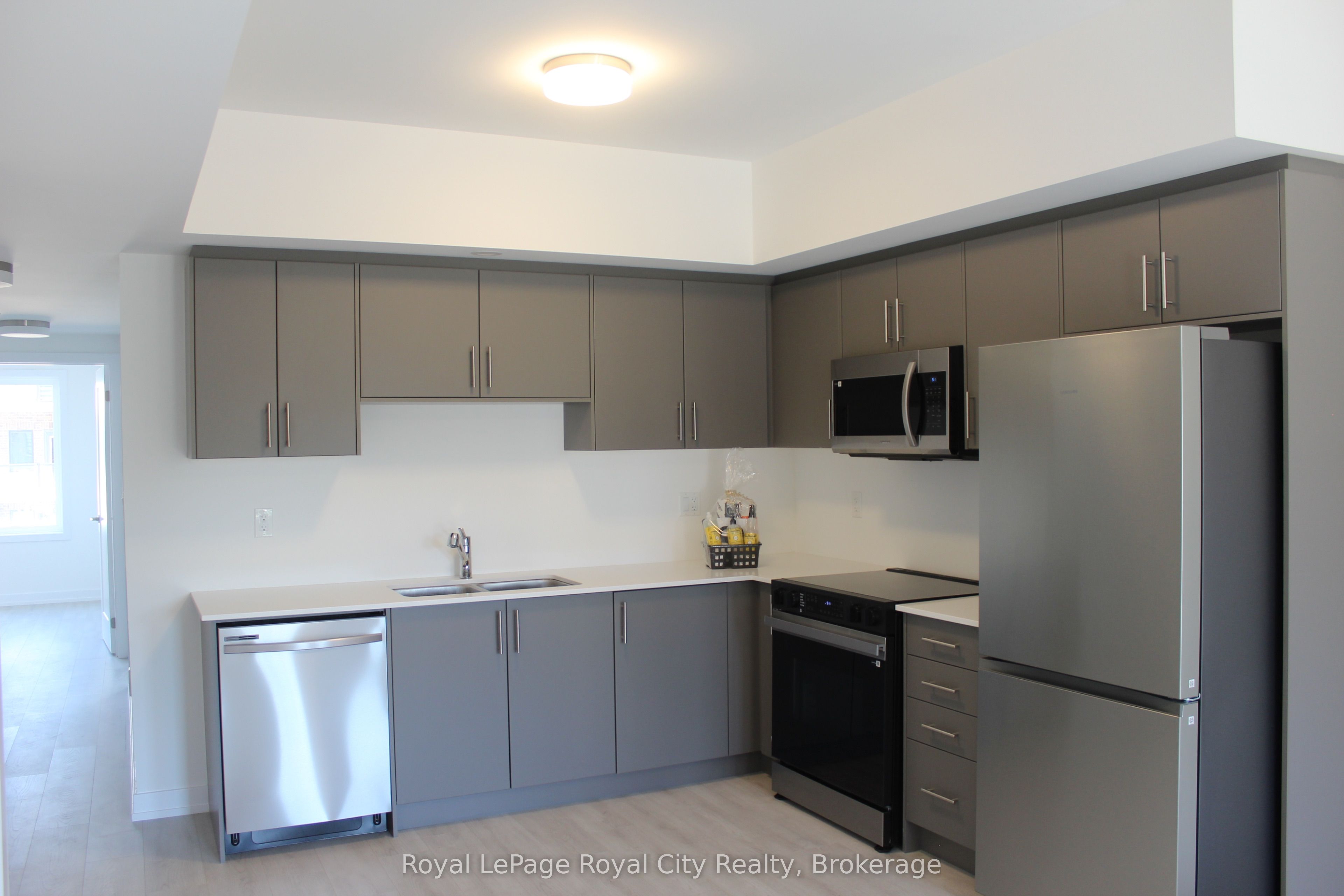42 Lowes Road W 64 Property Photo 4