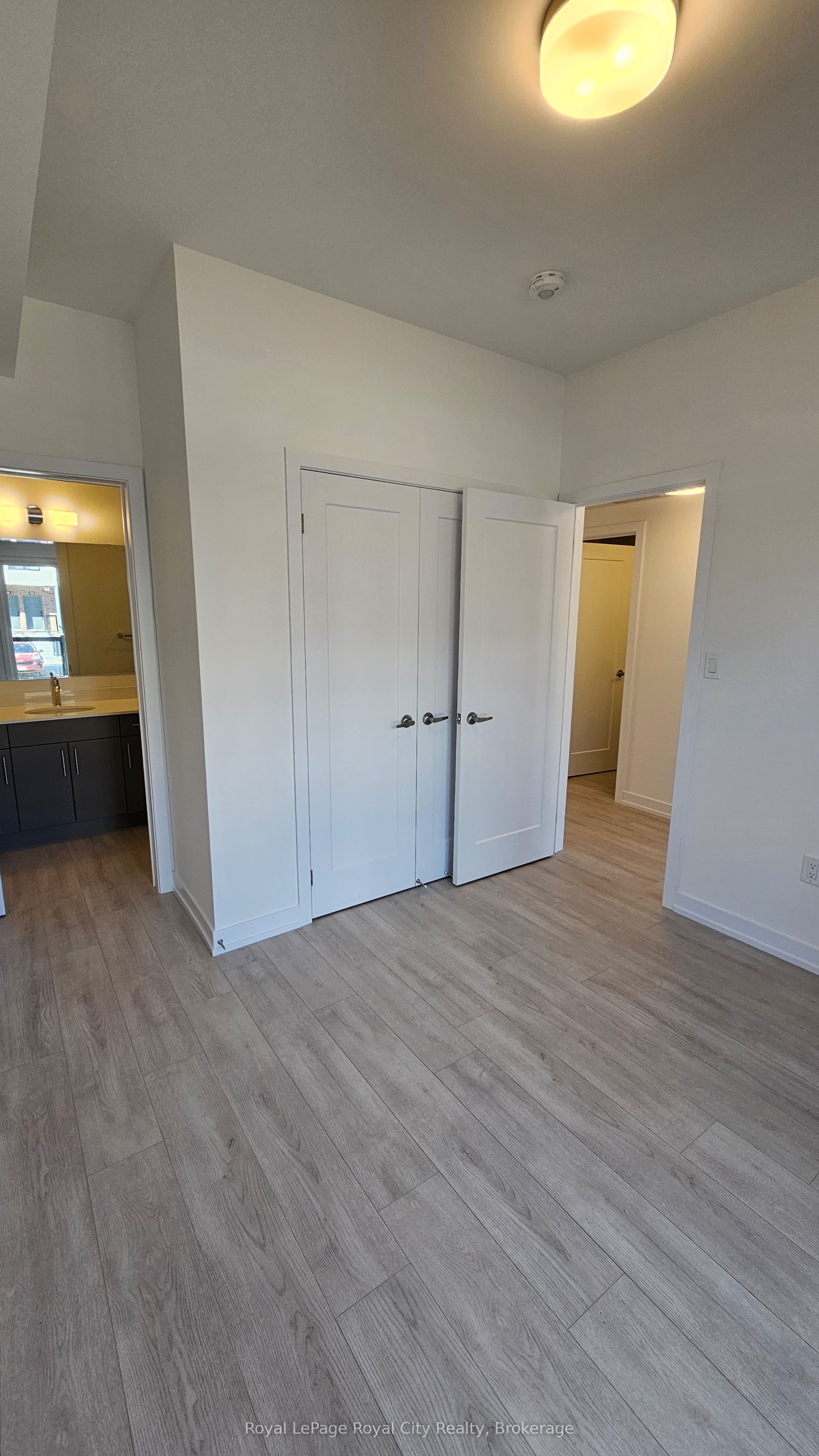 42 Lowes Road W 64 Property Photo 13