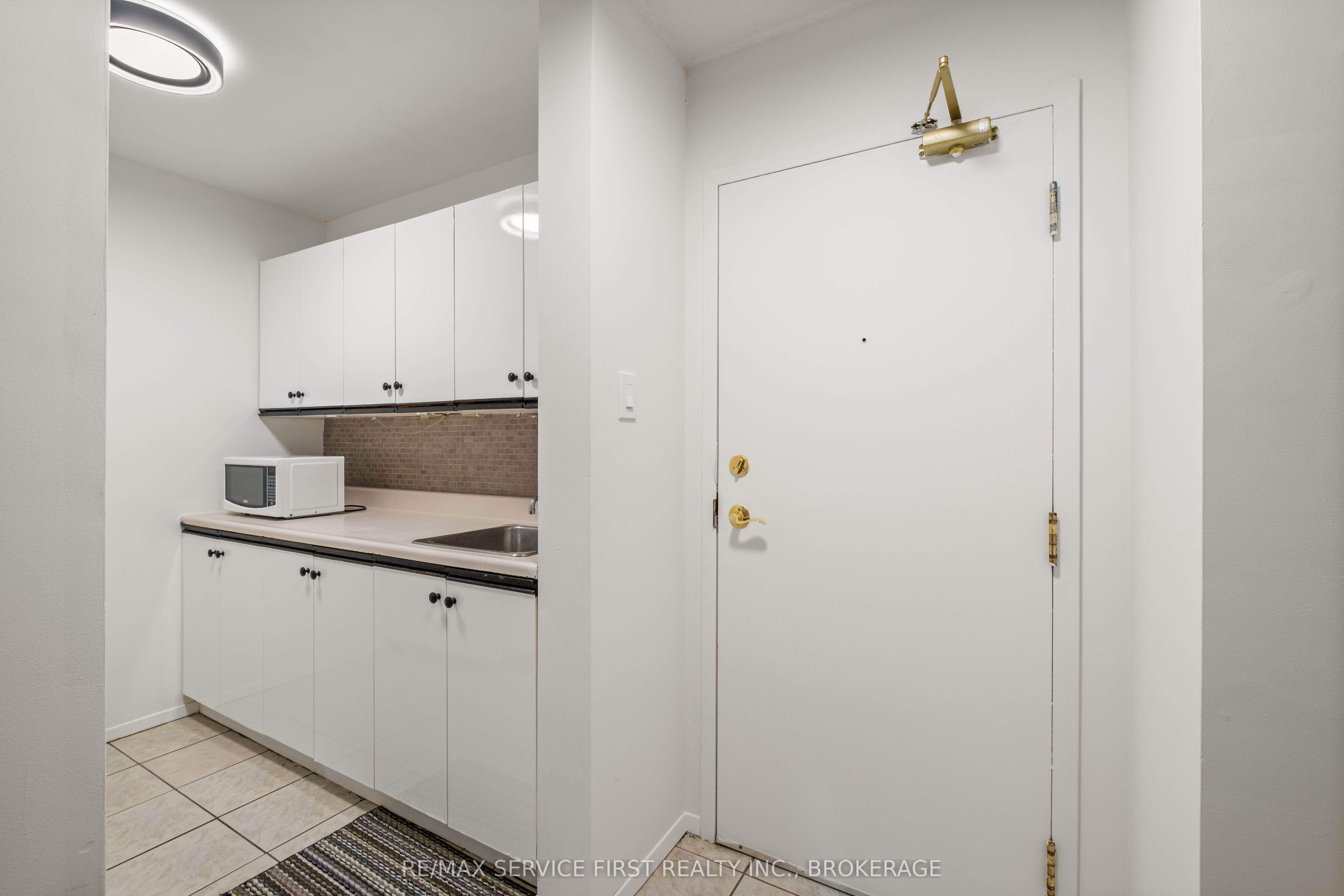 550 Talbot Place 105 Property Photo 6