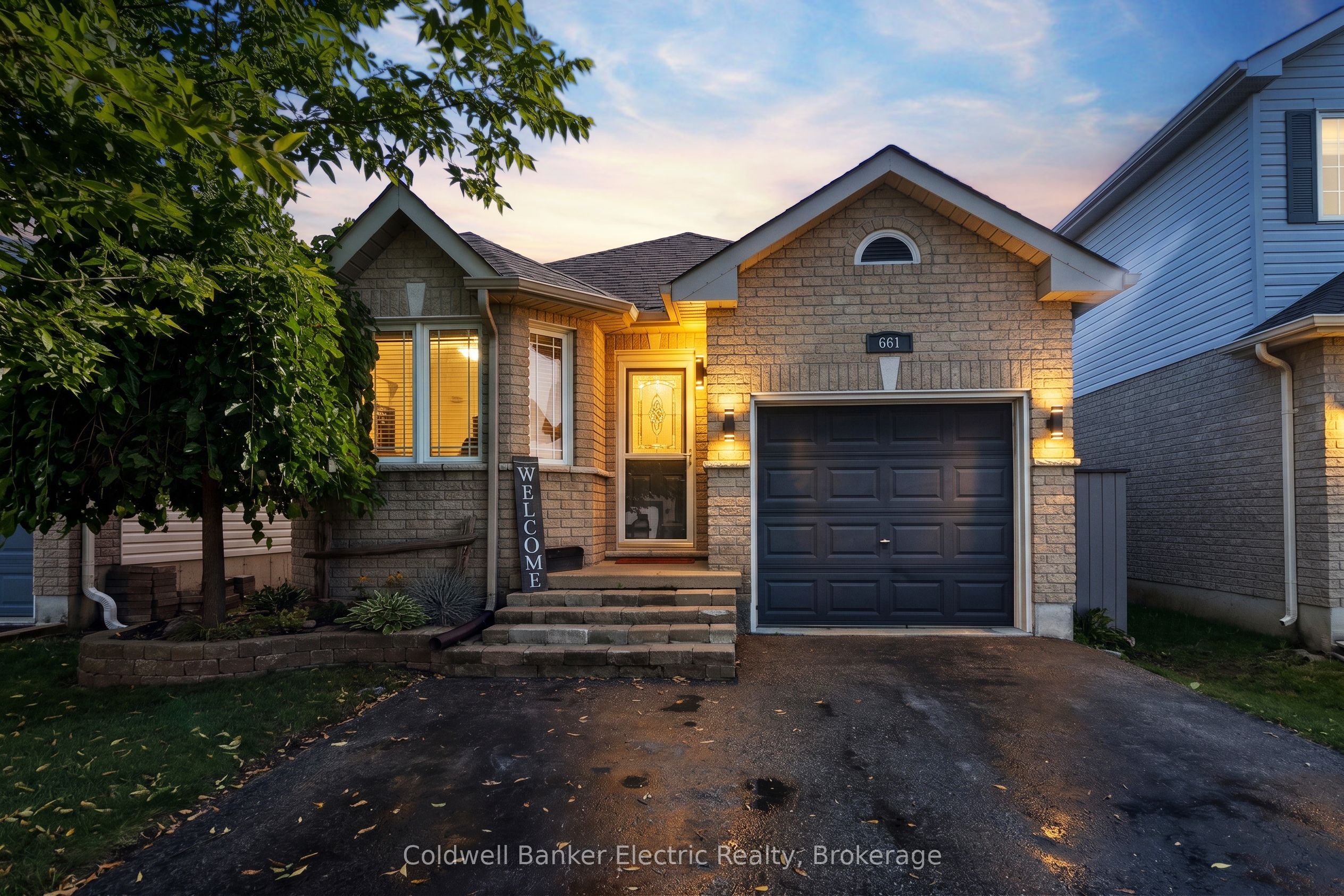 661 CLANCY Crescent