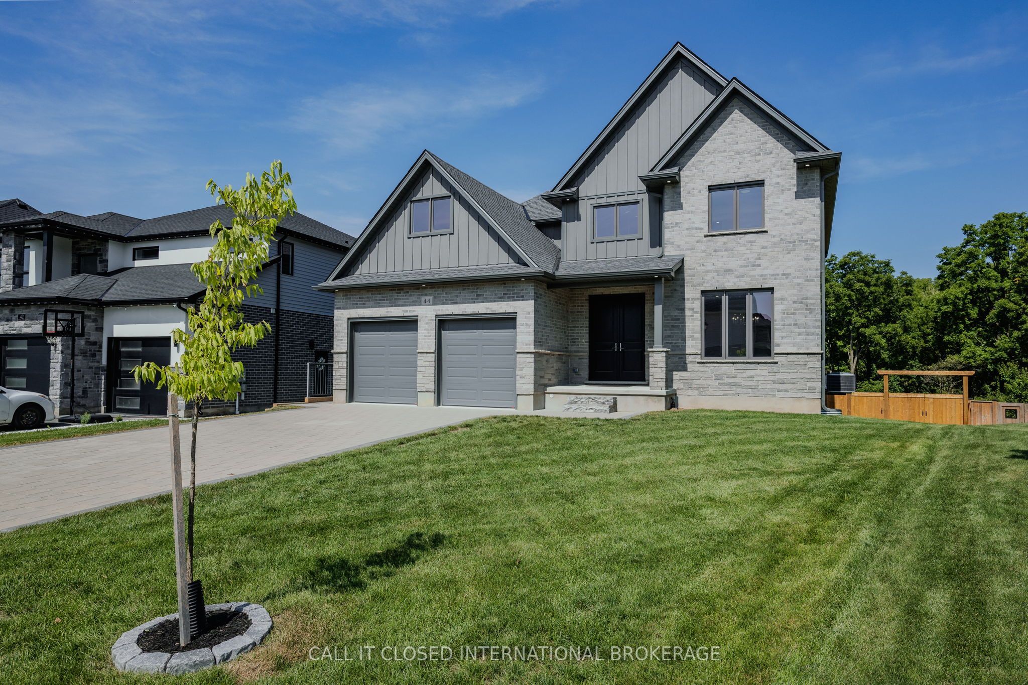 44 Royal Crescent Property Photo 2
