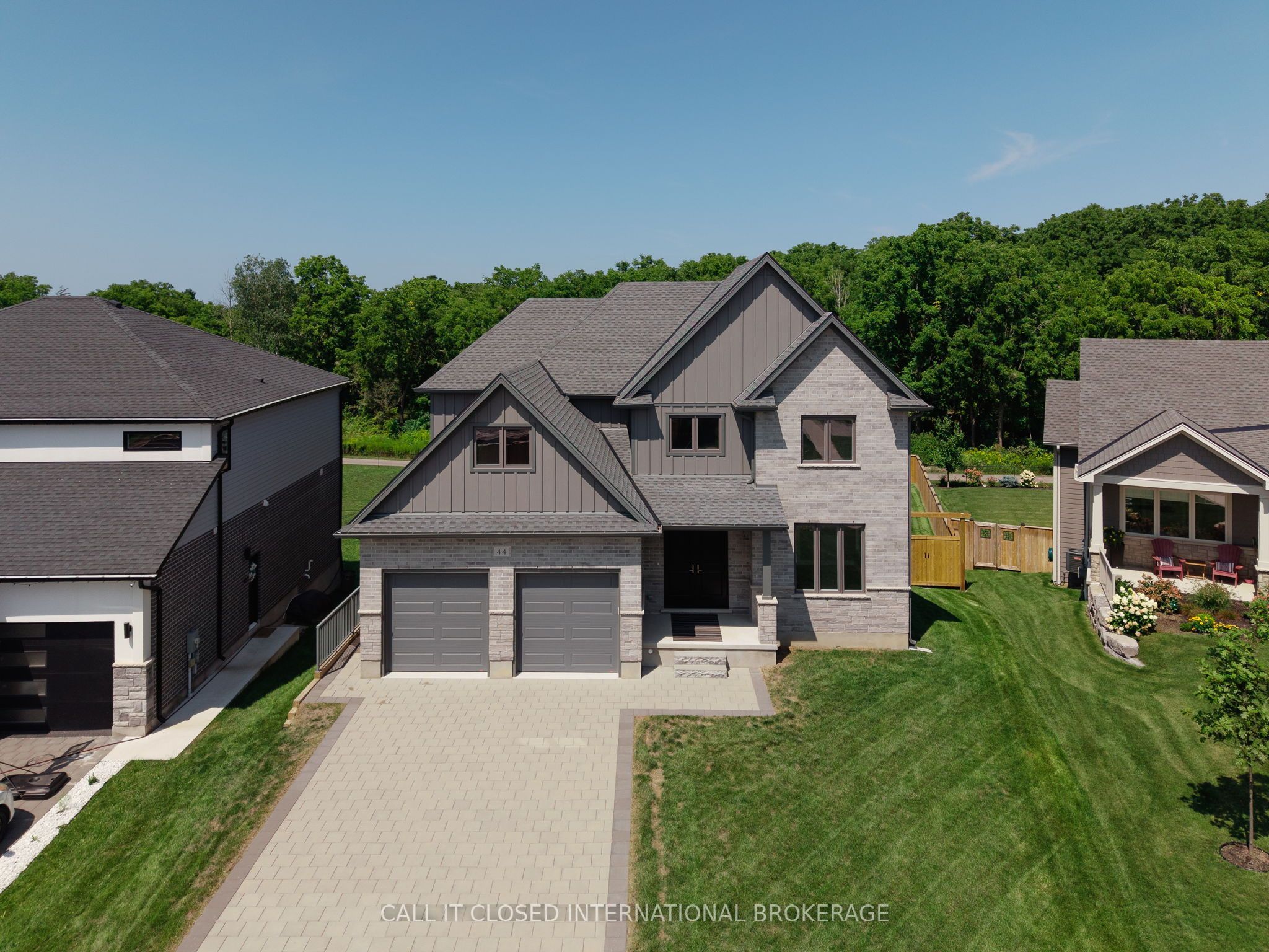 44 Royal Crescent Property Photo 47