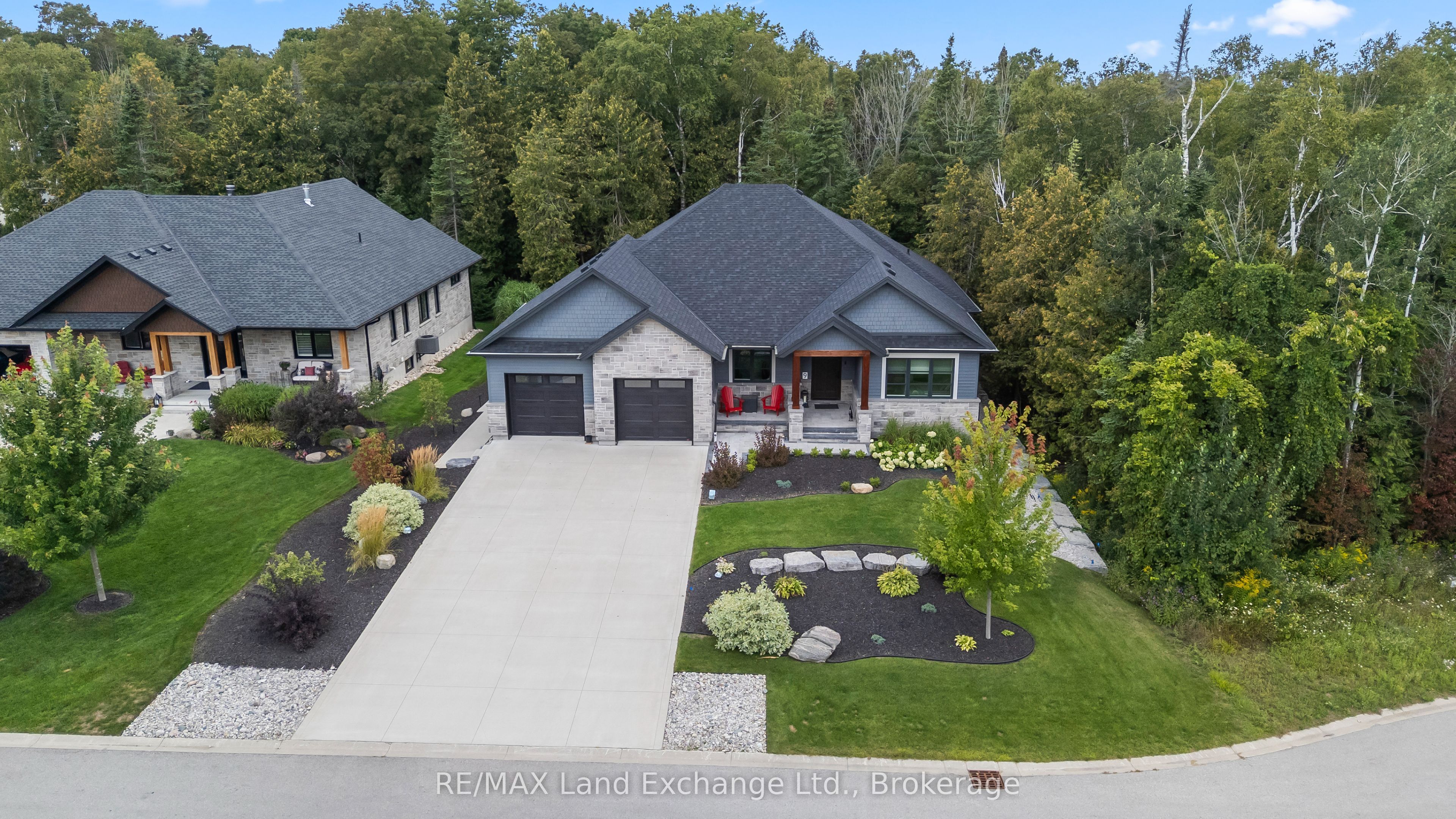 9 Lakeside Woods Crescent Property Photo 1