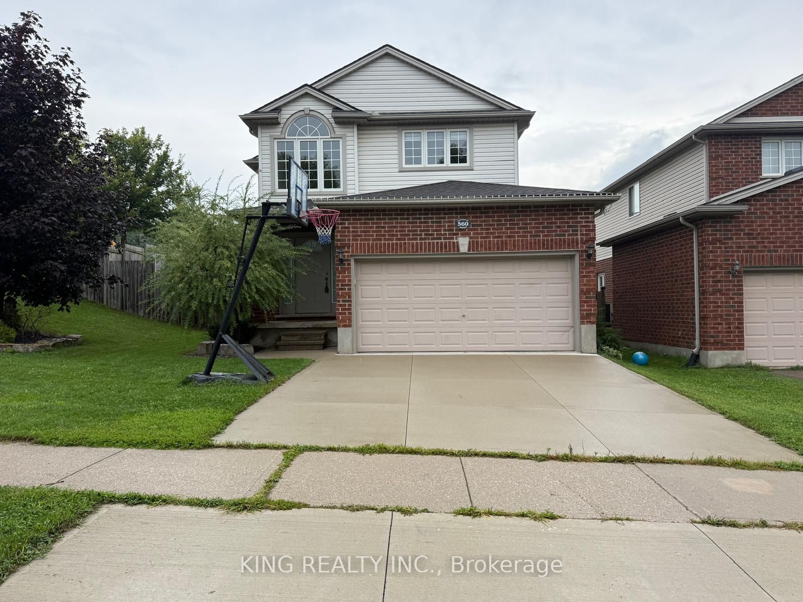 560 Garibaldi Avenue Property Photo 2
