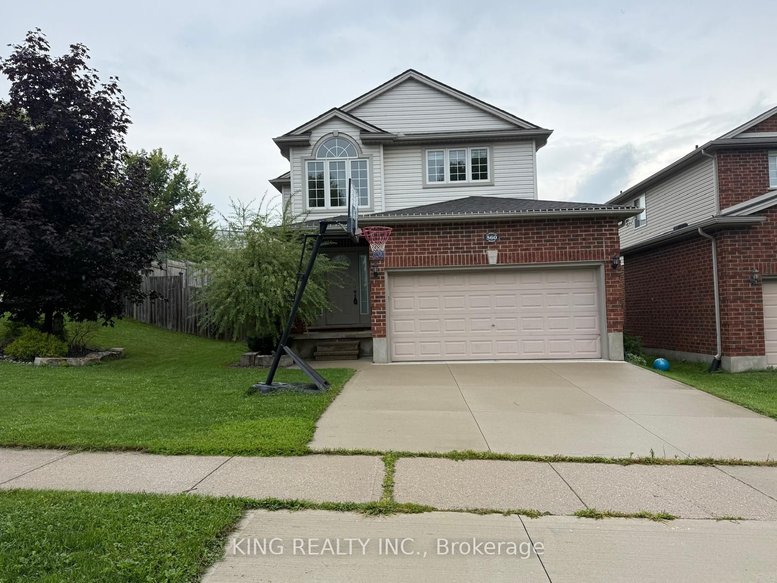 560 Garibaldi Avenue Property Photo 3