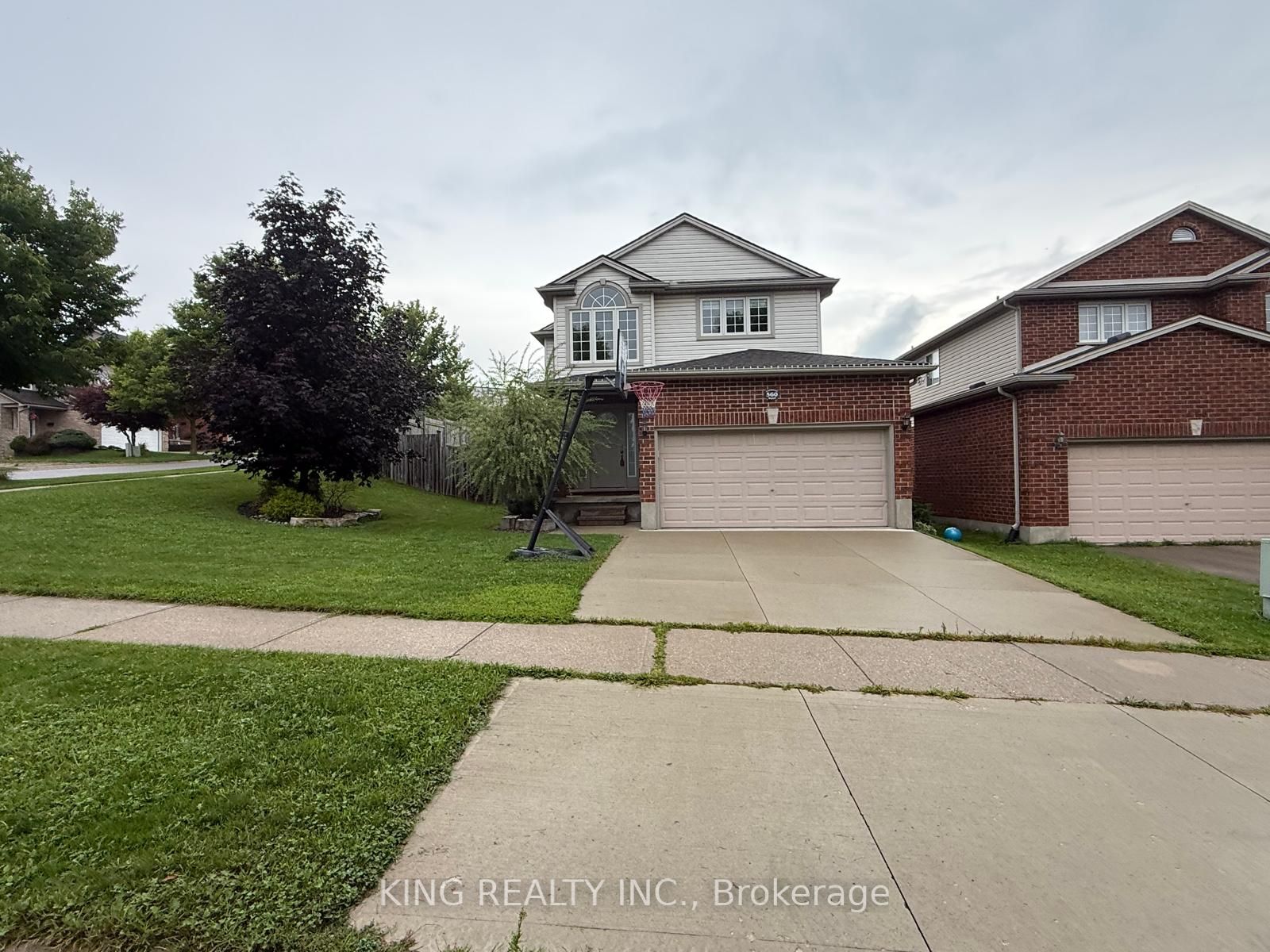 560 Garibaldi Avenue Property Photo 4