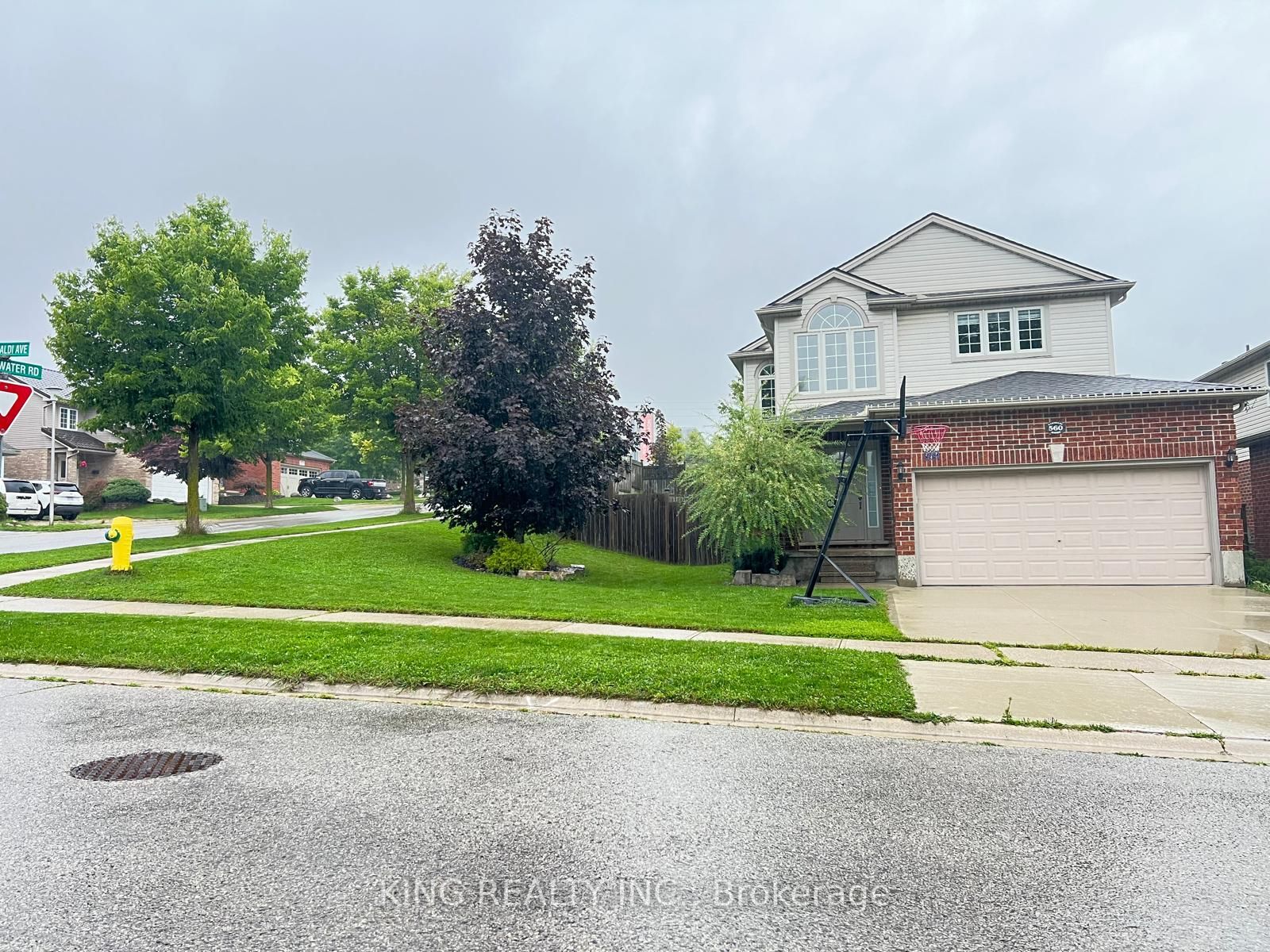 560 Garibaldi Avenue Property Photo 6