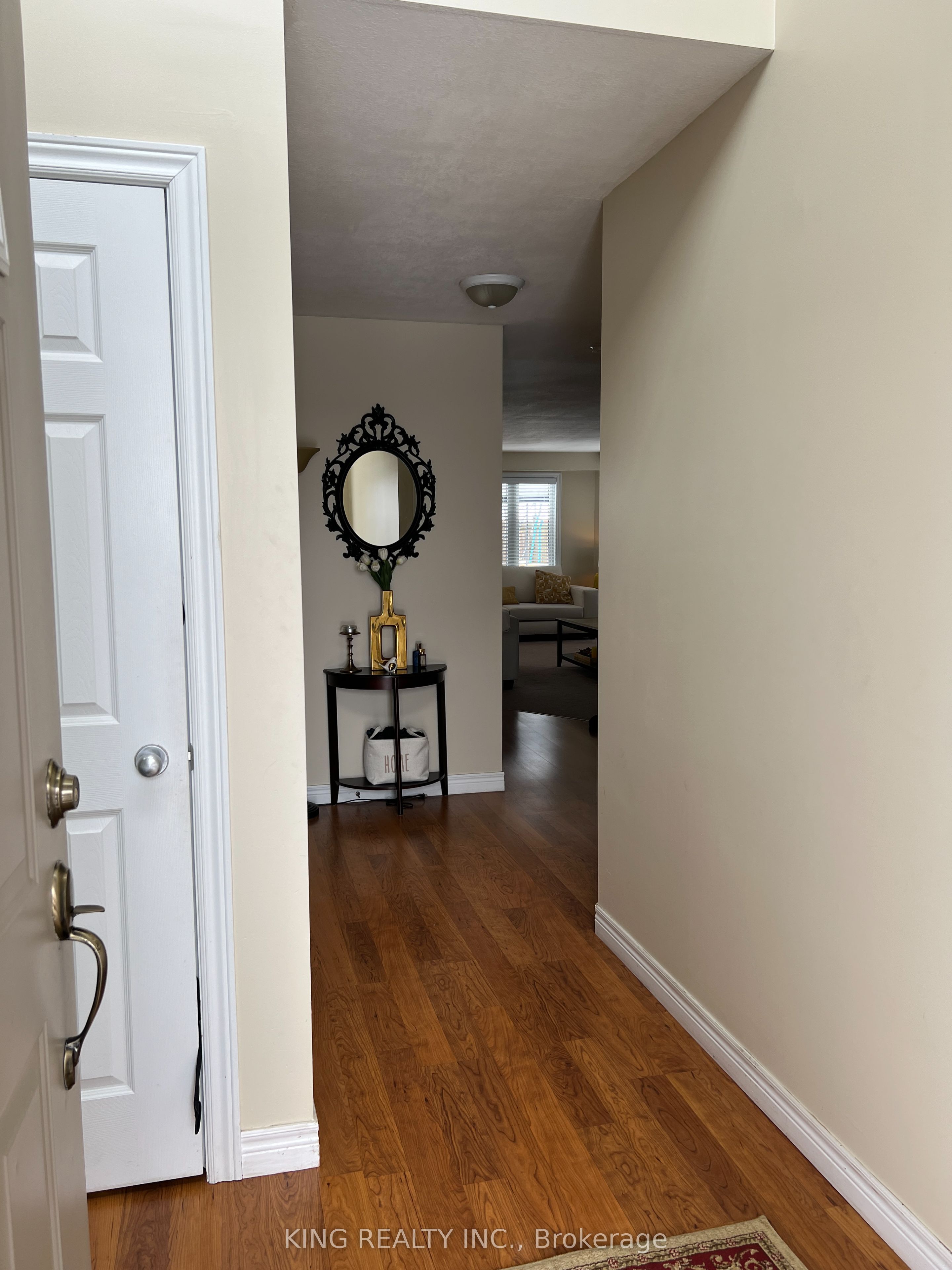 560 Garibaldi Avenue Property Photo 8