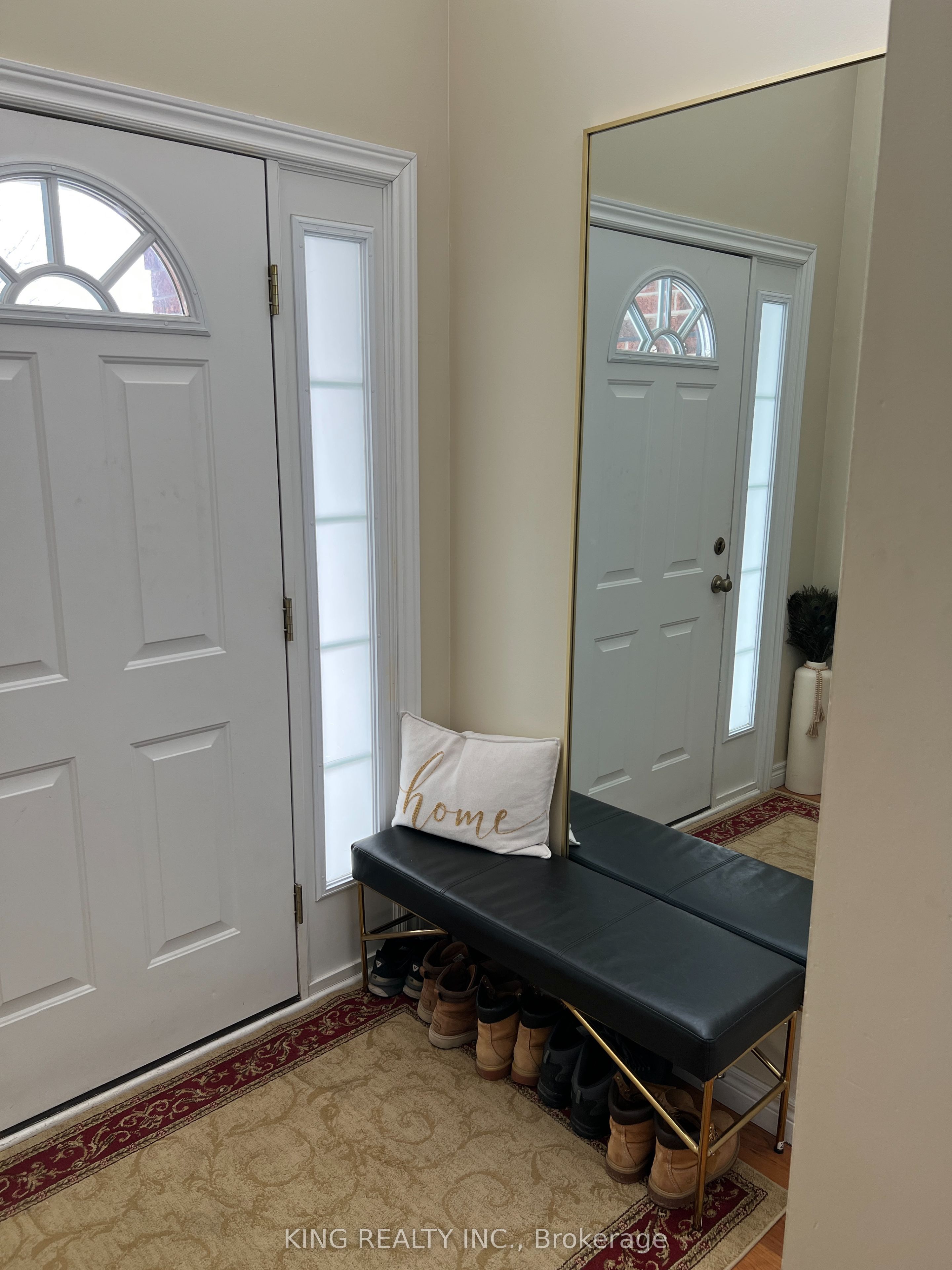 560 Garibaldi Avenue Property Photo 9