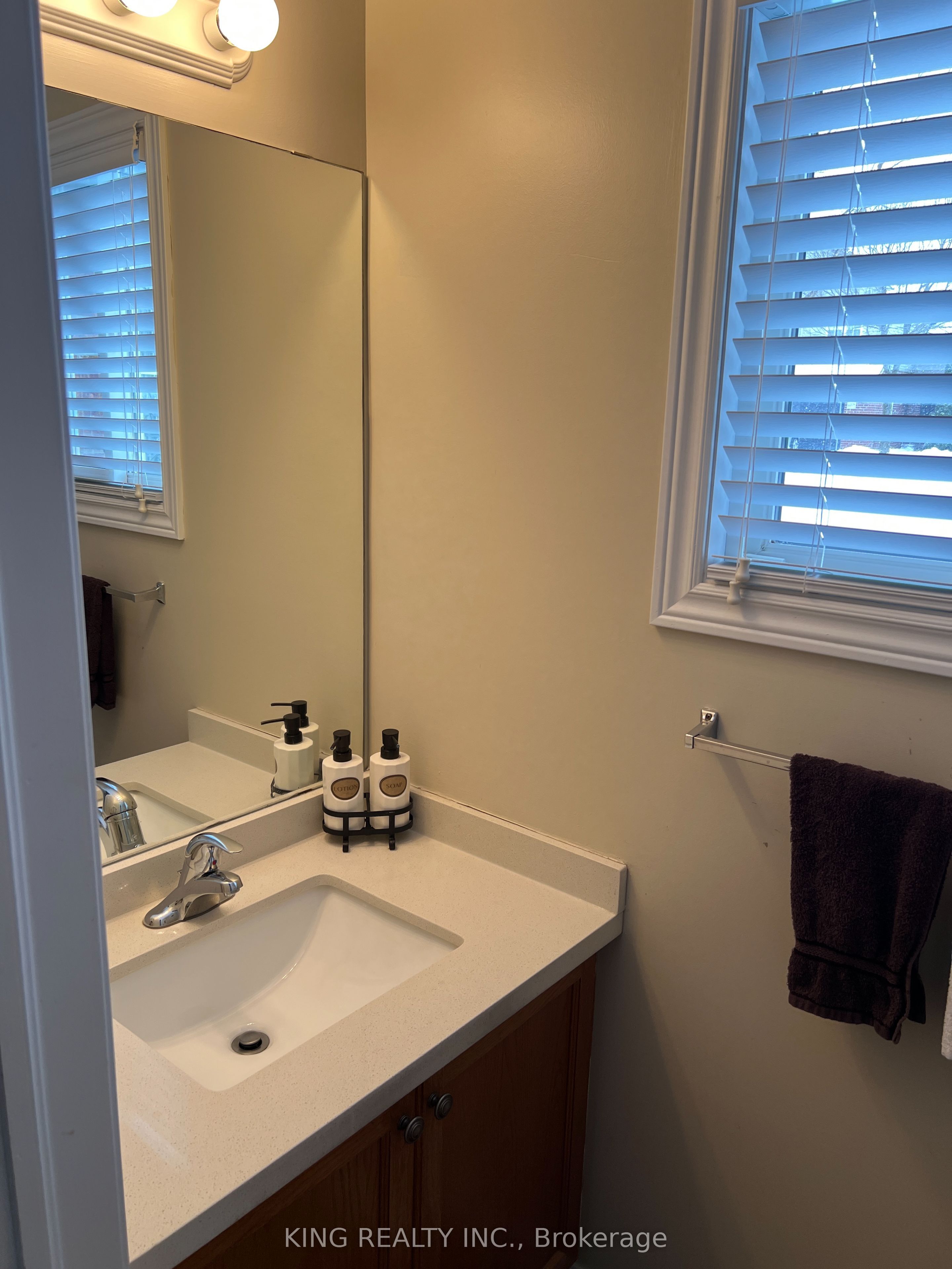 560 Garibaldi Avenue Property Photo 13