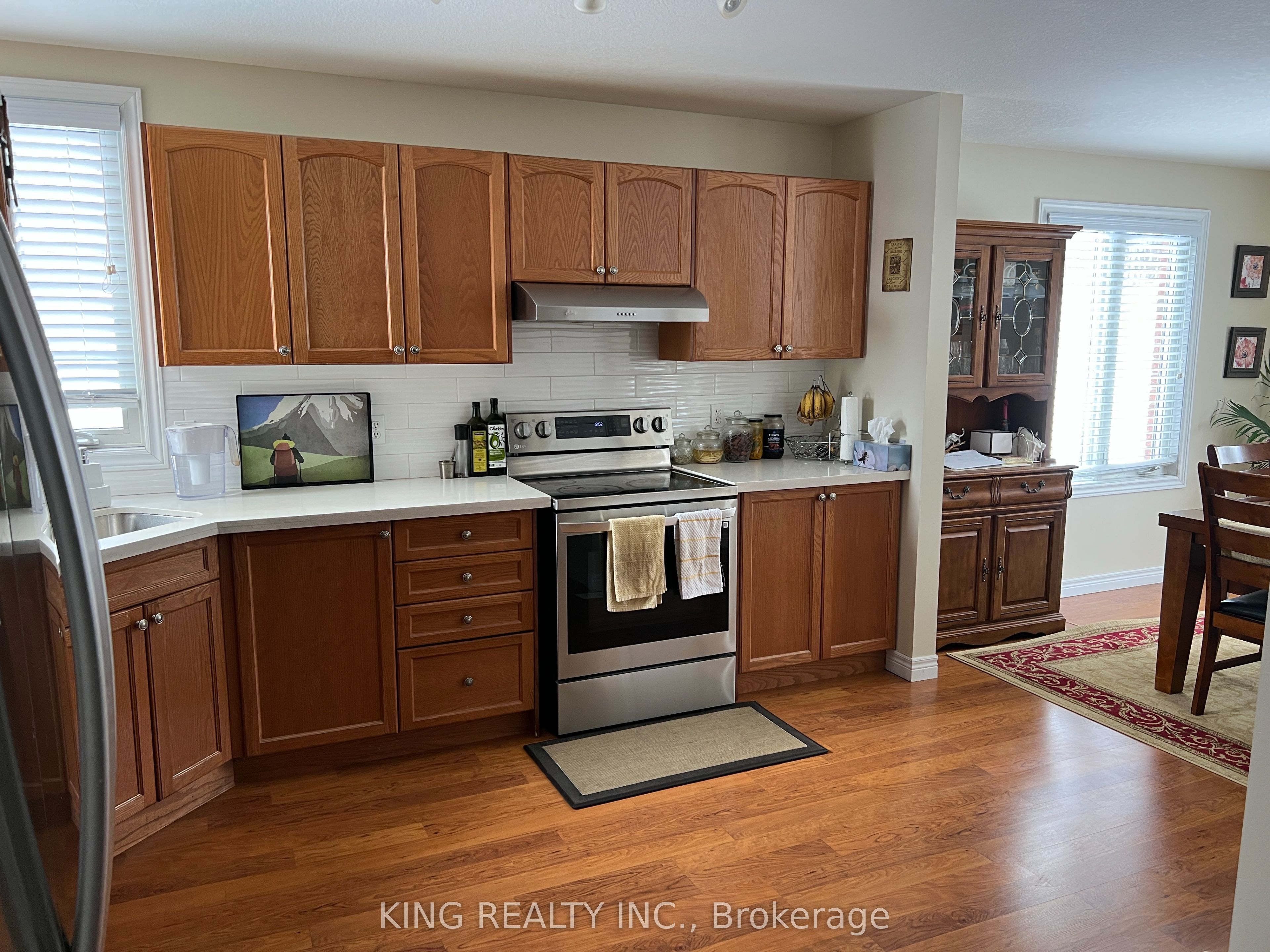 560 Garibaldi Avenue Property Photo 17