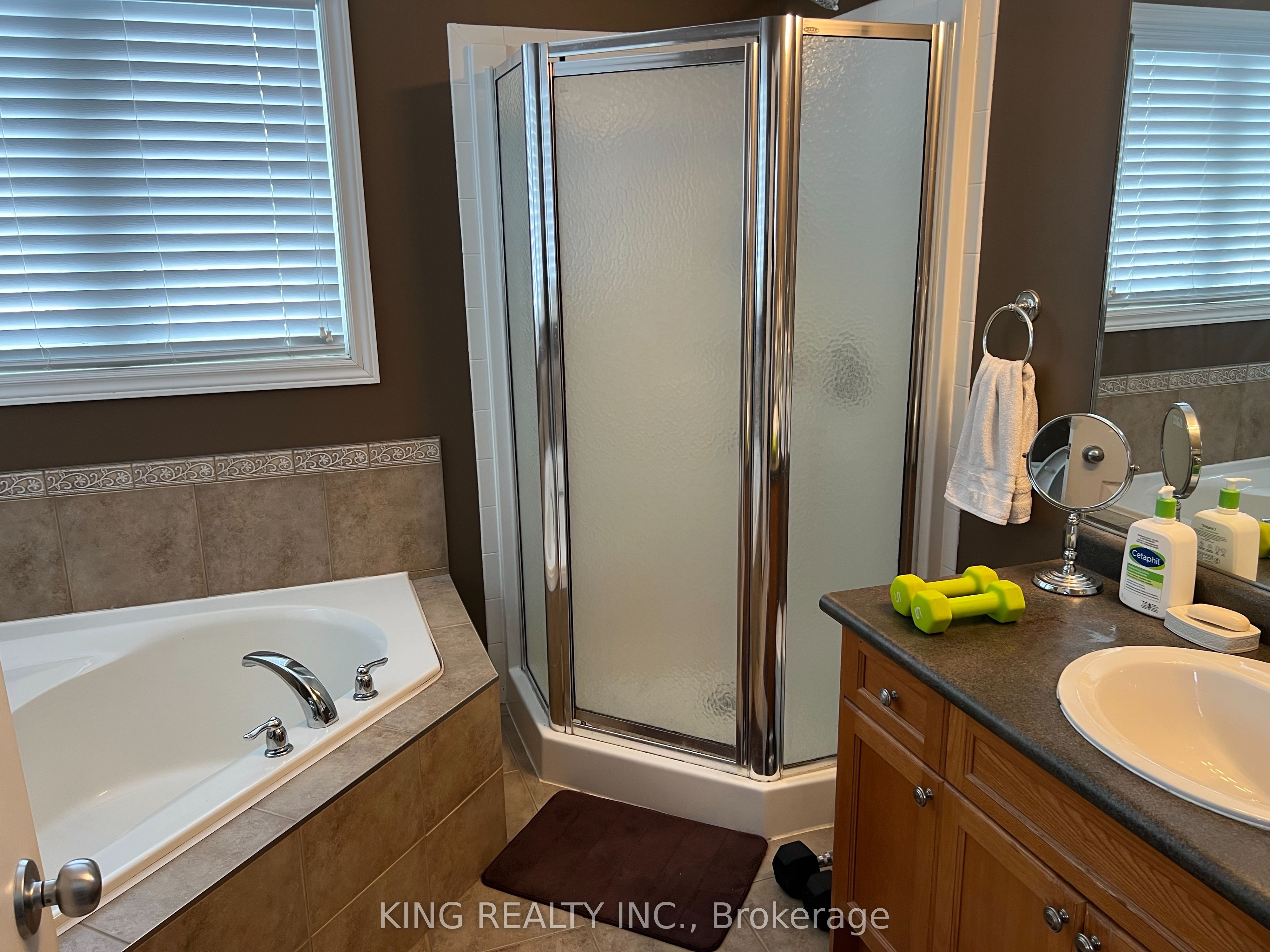 560 Garibaldi Avenue Property Photo 23