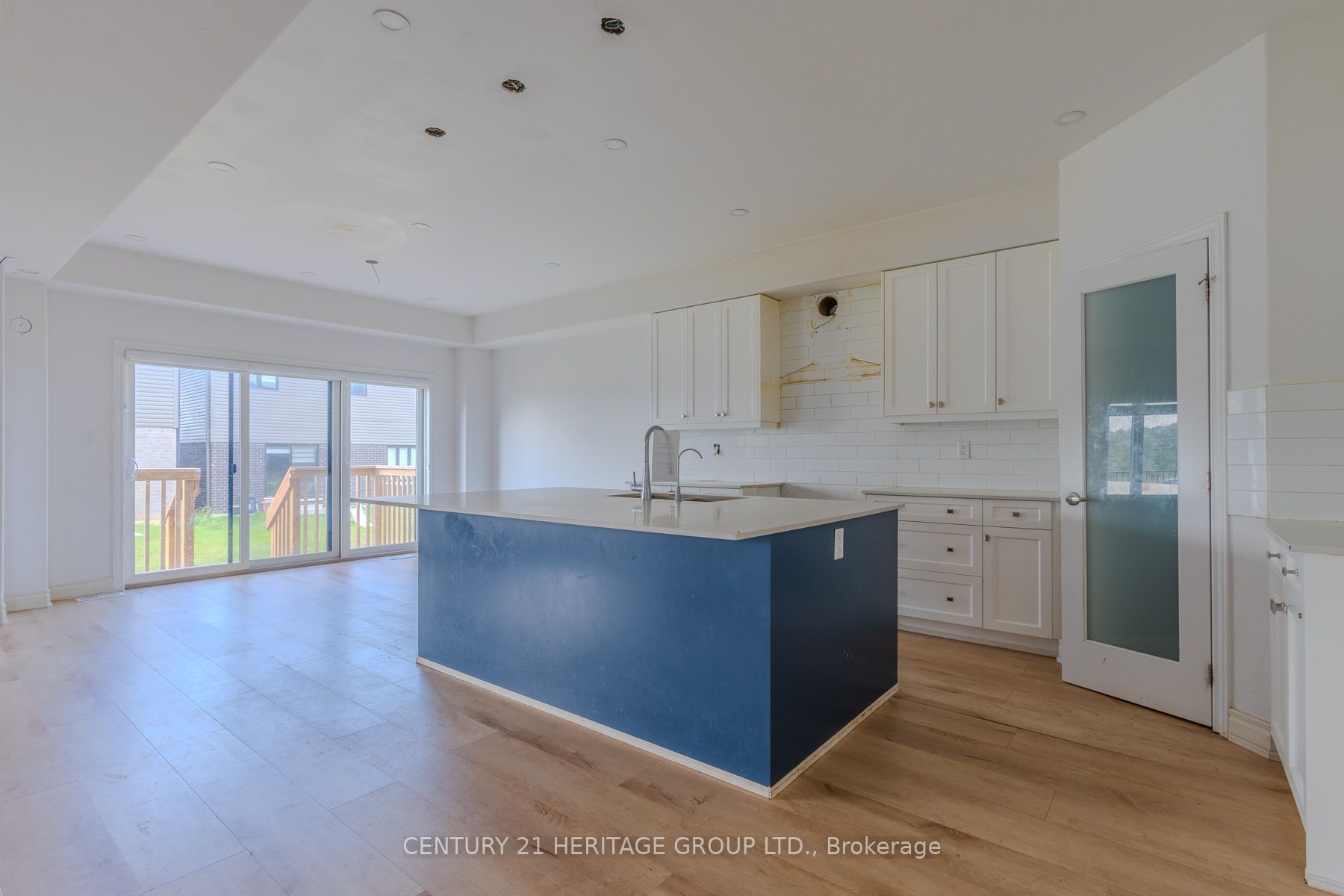 238 Longboat Run W Property Photo 8