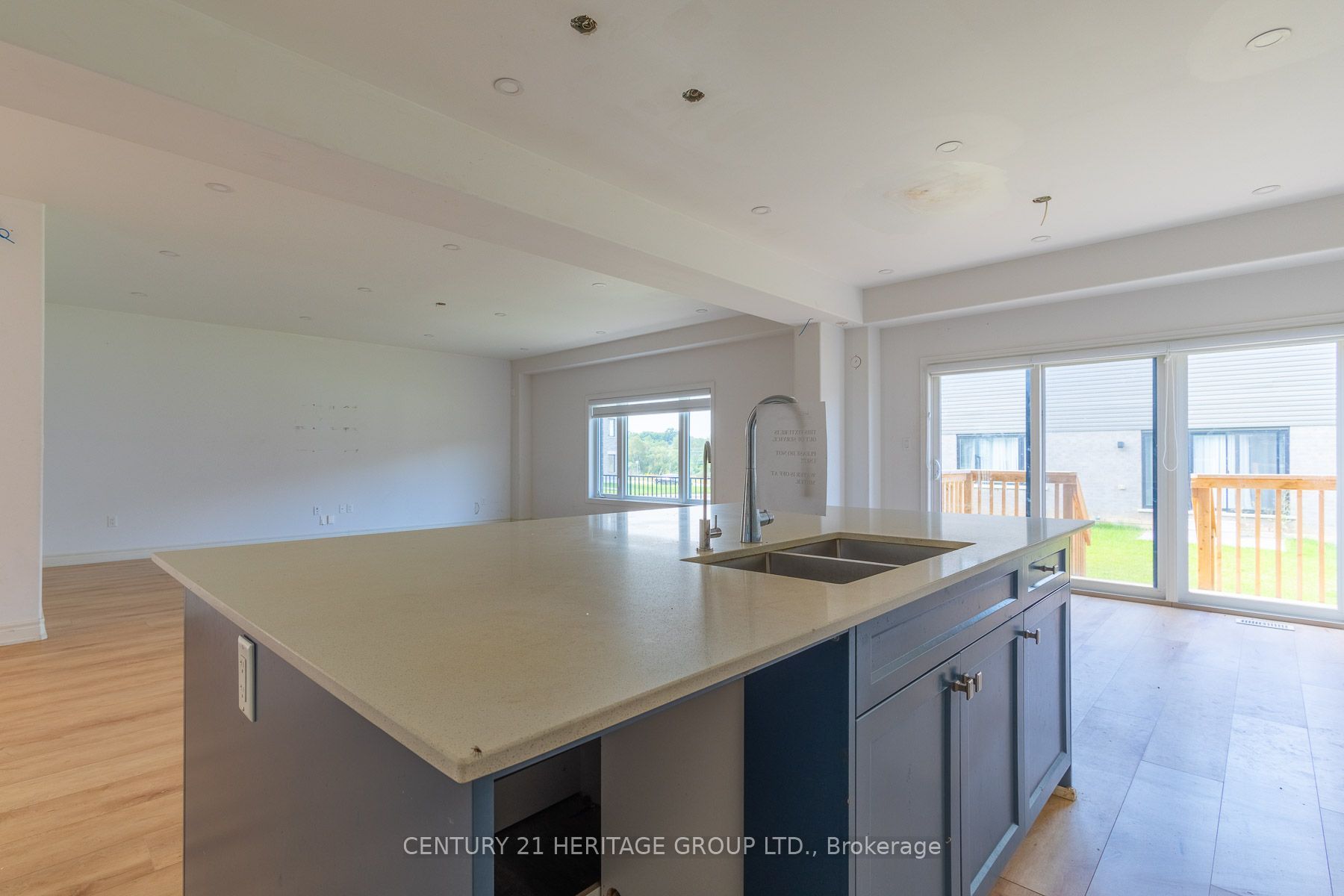 238 Longboat Run W Property Photo 10