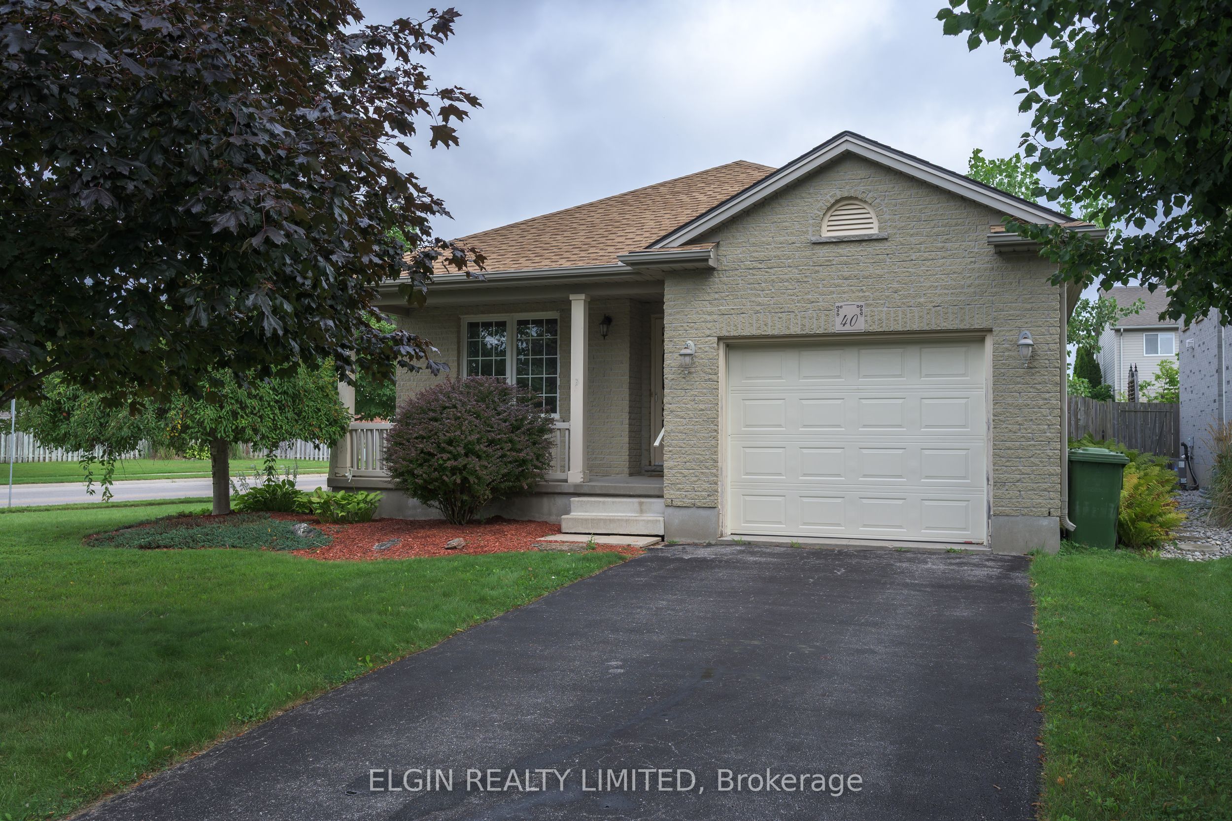 40 SCHREYER Drive Property Photo 1