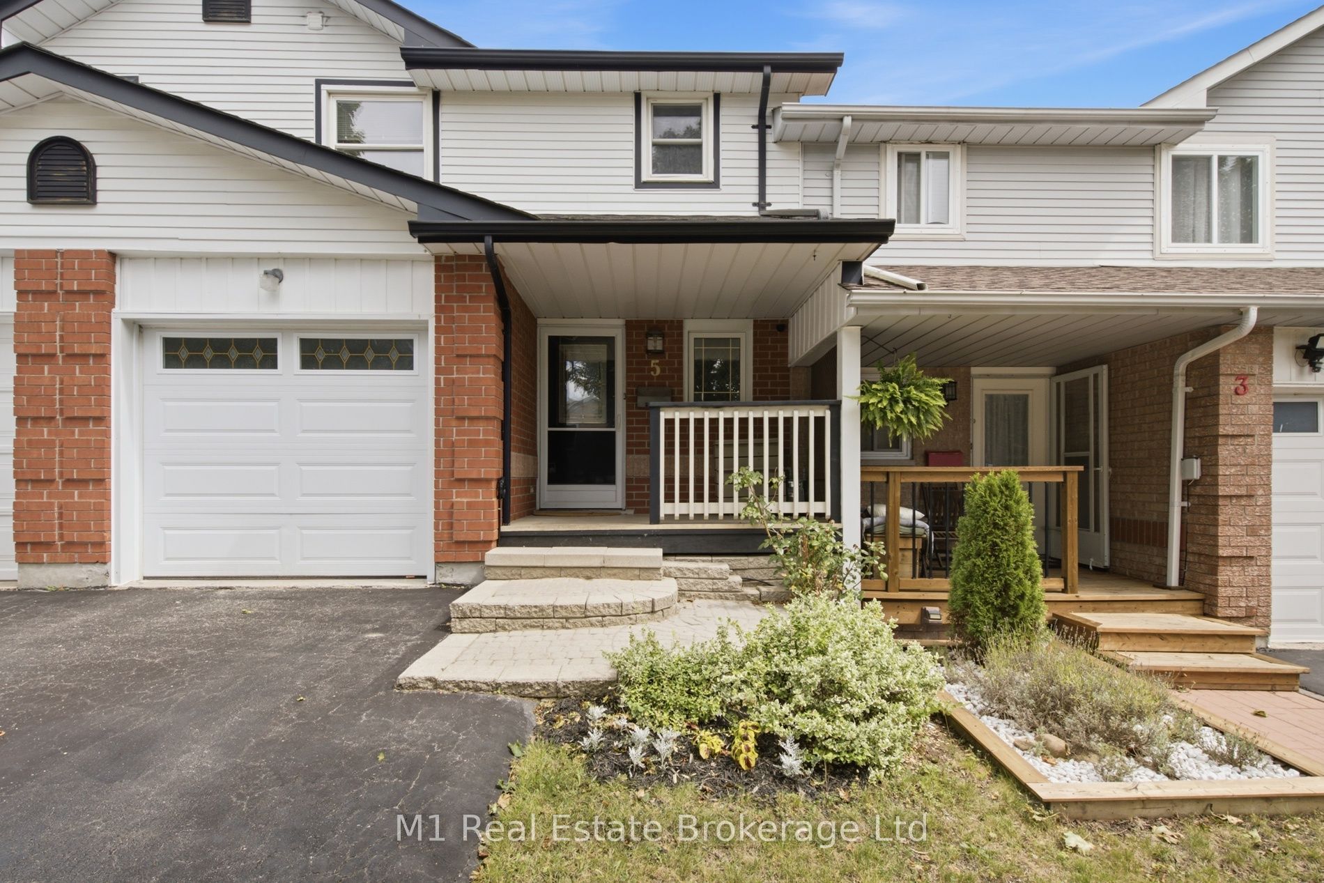 5 Grandridge Crescent Property Photo 1