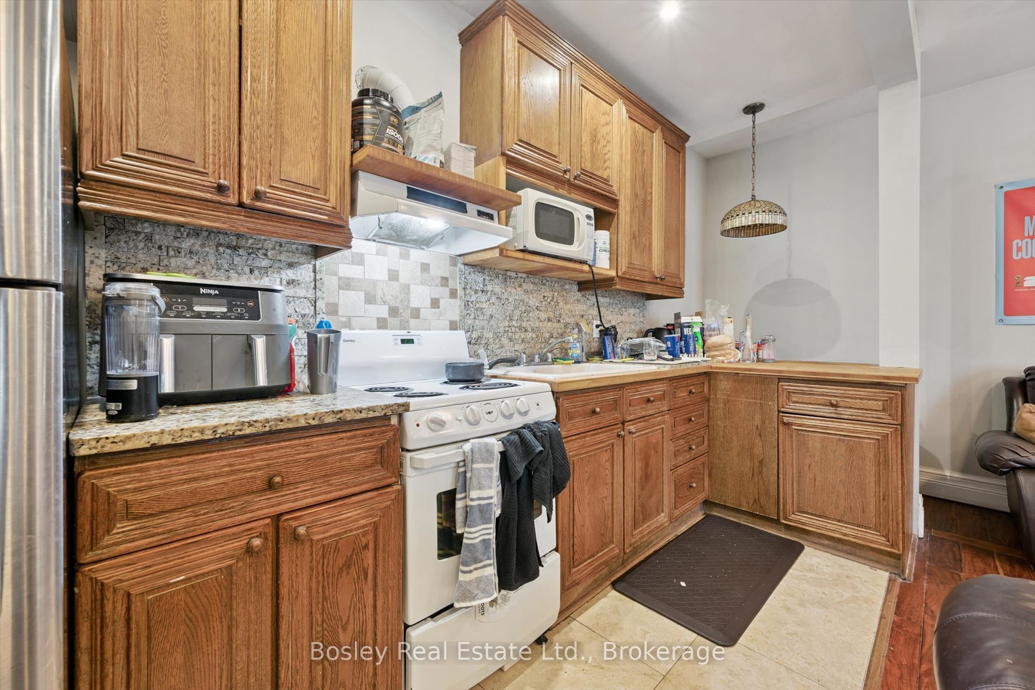 10 Ontario Street Property Photo 11