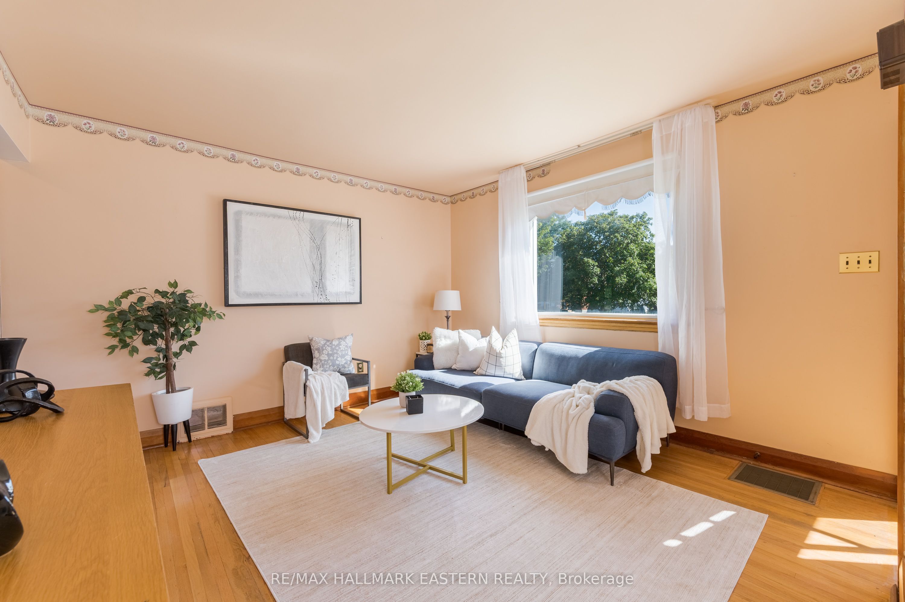 51 Ephgrave Boulevard Property Photo 2