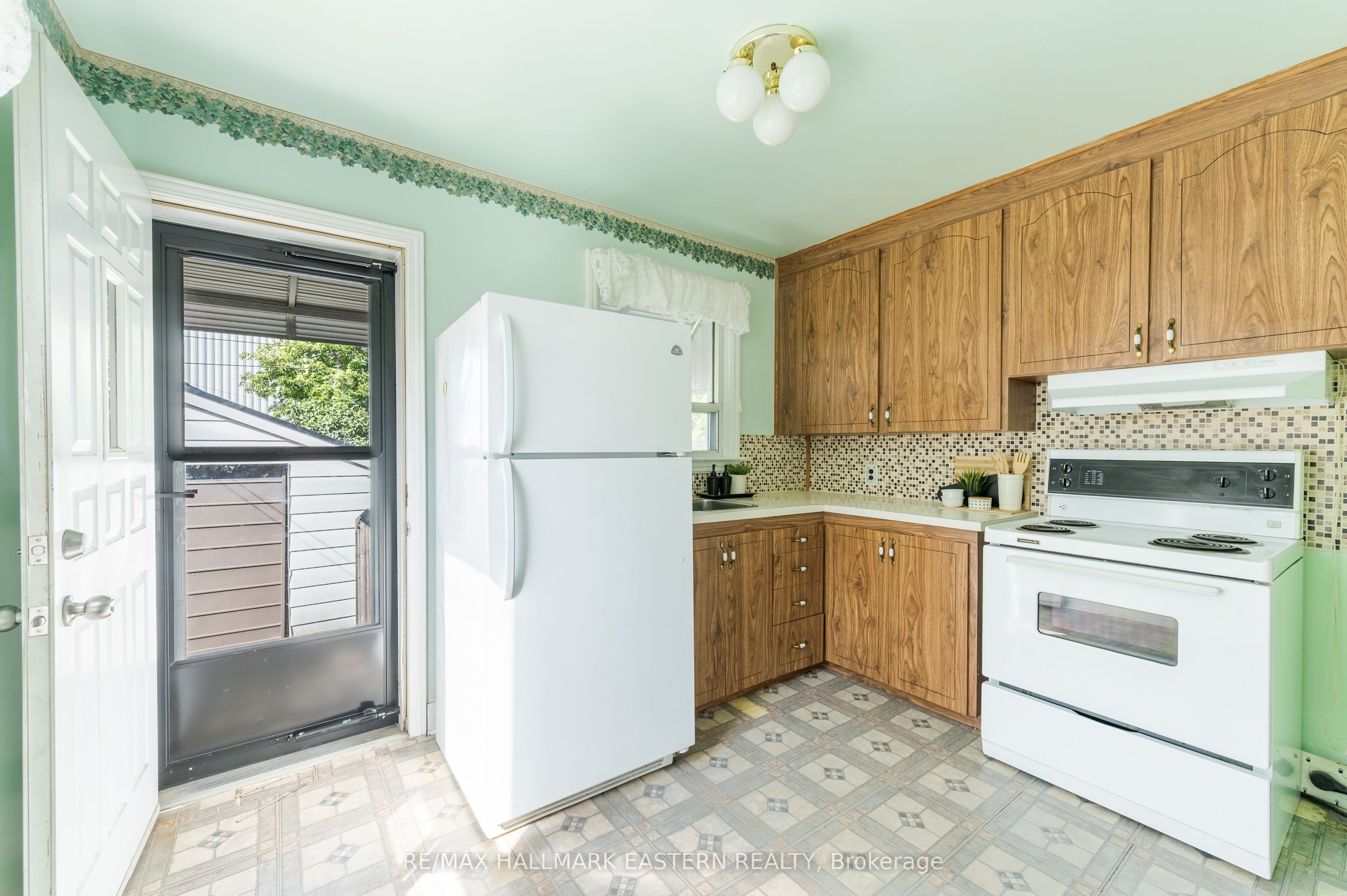 51 Ephgrave Boulevard Property Photo 10