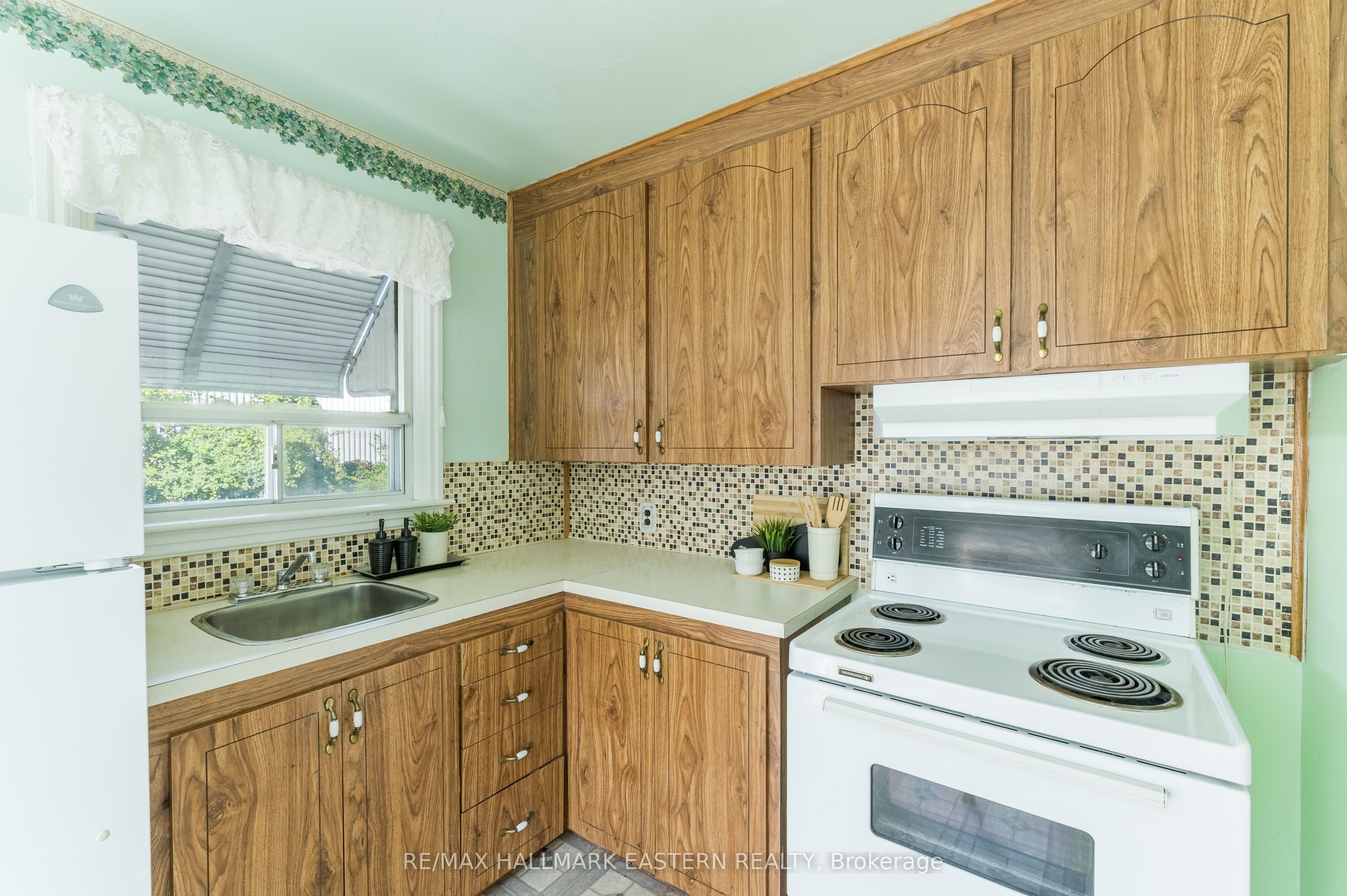 51 Ephgrave Boulevard Property Photo 11
