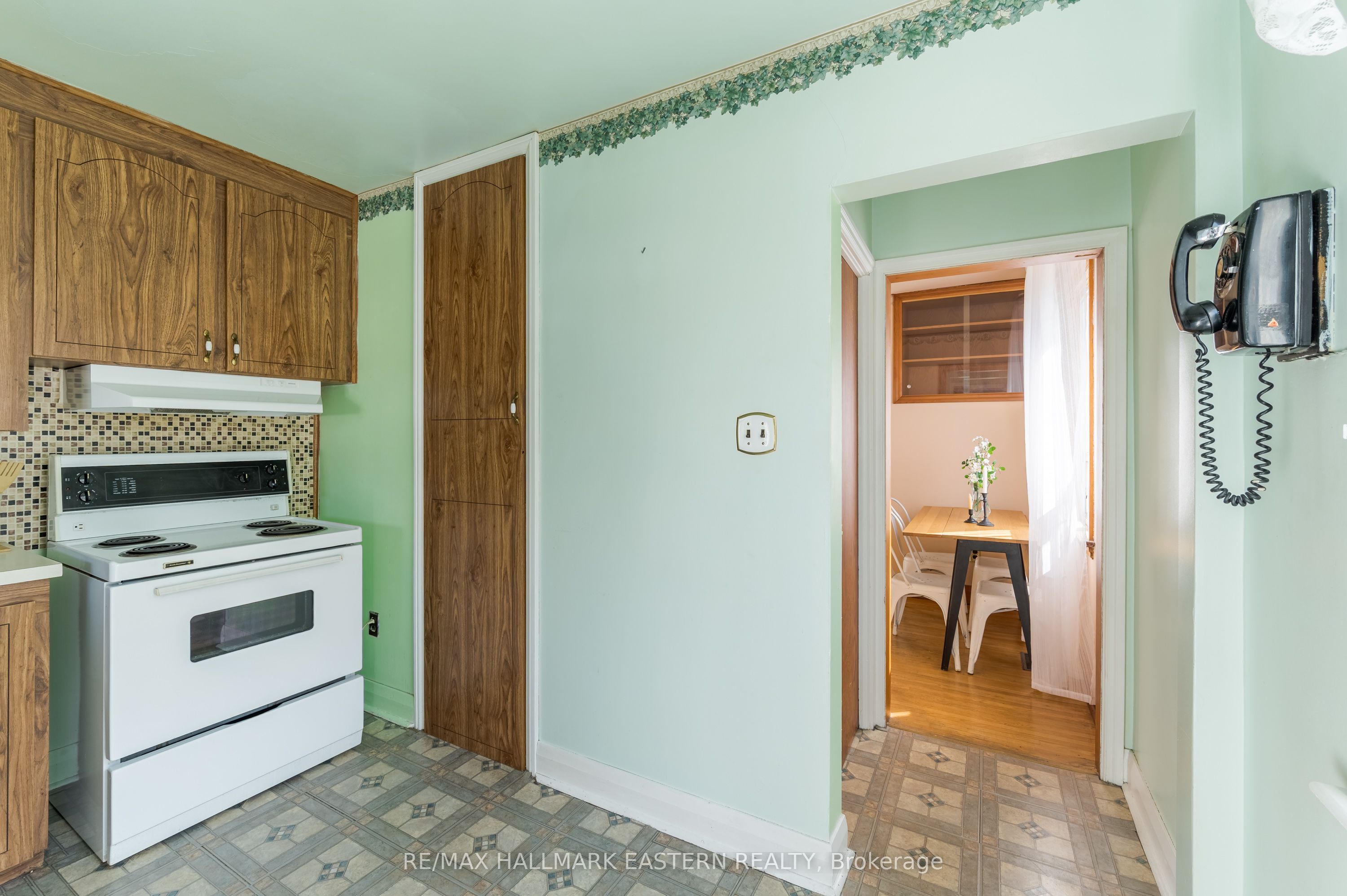51 Ephgrave Boulevard Property Photo 13