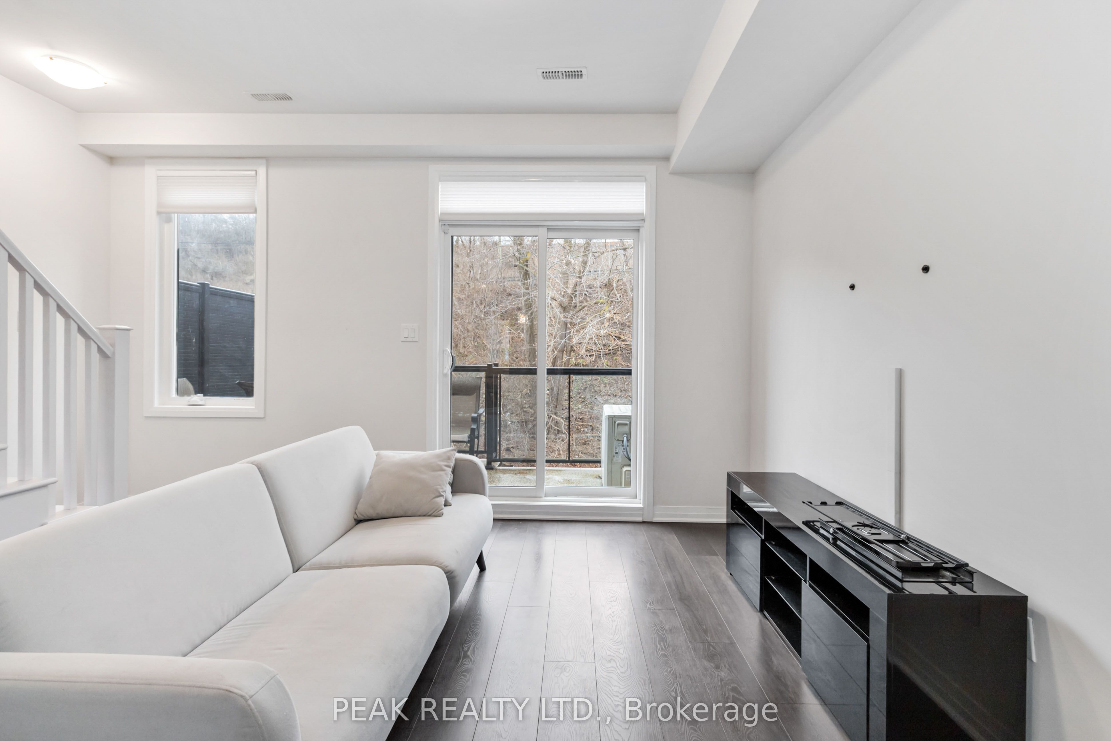 2 Willow Street 60 Property Photo 2