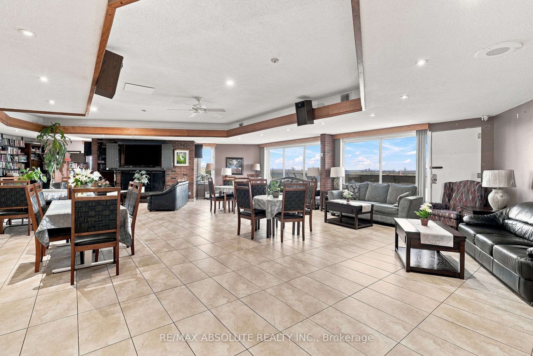 20 Chesterton Drive 411 Property Photo 28