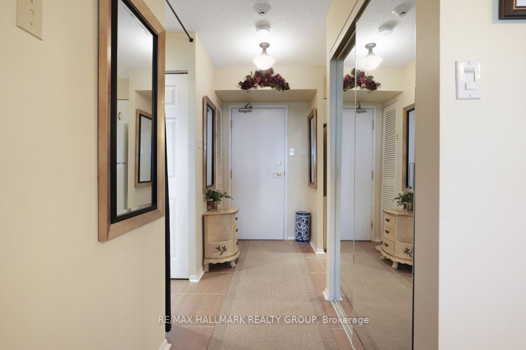 545 St Laurent Boulevard 1006 Property Photo 3